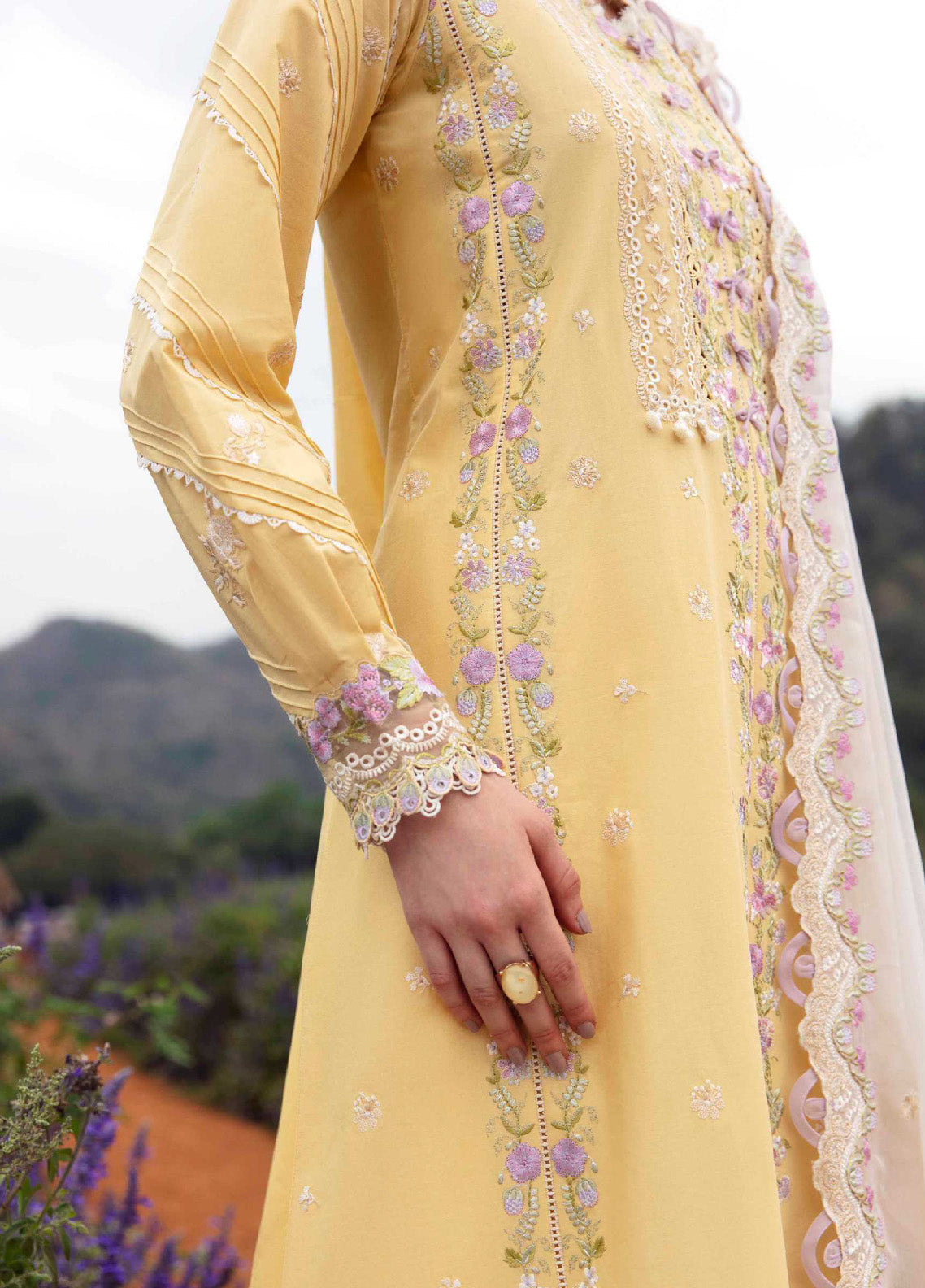 Sable Vogue Luxury Embroidered Lawn 3 Piece Unstitched Suit SV24LL-08 MAYE Sable Vogue Luxury Embroidered Lawn 3 Piece Unstitched Suit SV24LL-08 MAYE