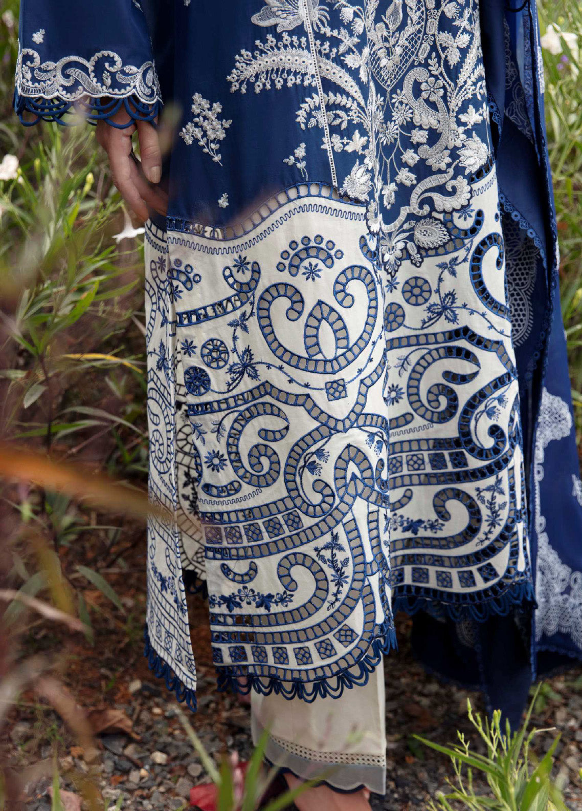 Sable Vogue Luxury Embroidered Lawn 3 Piece Unstitched Suit SV24LL-09 AFINA Sable Vogue Luxury Embroidered Lawn 3 Piece Unstitched Suit SV24LL-09 AFINA