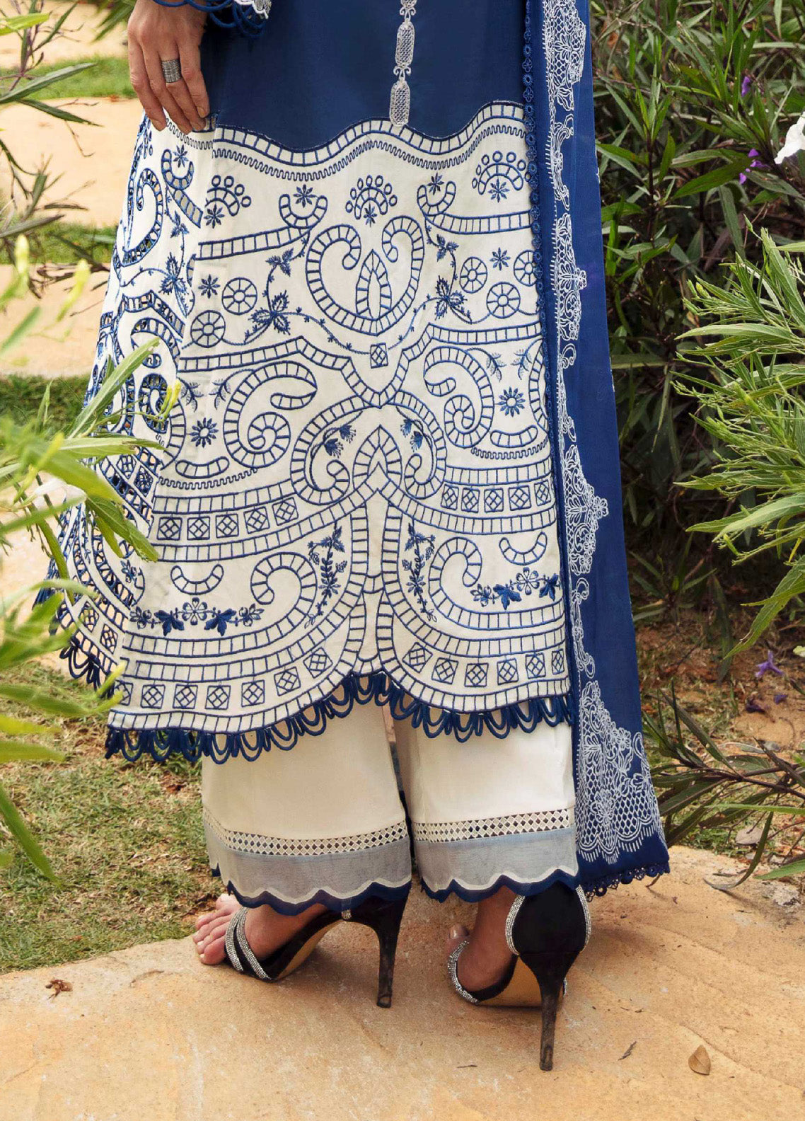 Sable Vogue Luxury Embroidered Lawn 3 Piece Unstitched Suit SV24LL-09 AFINA Sable Vogue Luxury Embroidered Lawn 3 Piece Unstitched Suit SV24LL-09 AFINA