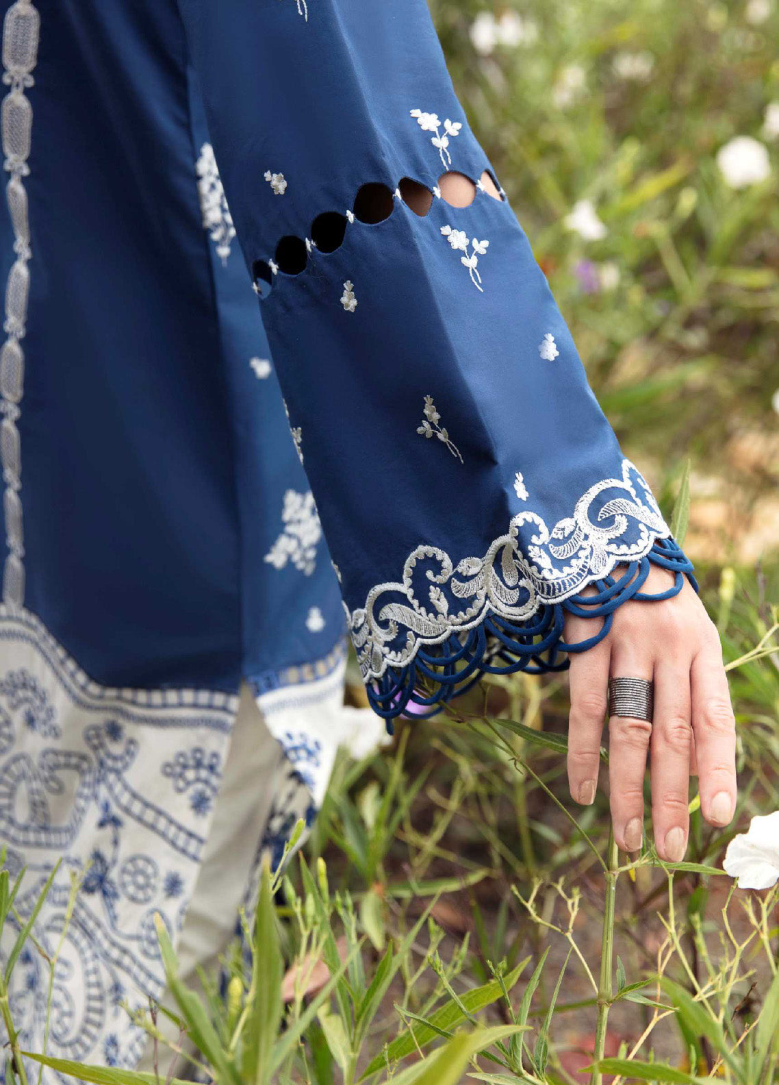 Sable Vogue Luxury Embroidered Lawn 3 Piece Unstitched Suit SV24LL-09 AFINA Sable Vogue Luxury Embroidered Lawn 3 Piece Unstitched Suit SV24LL-09 AFINA