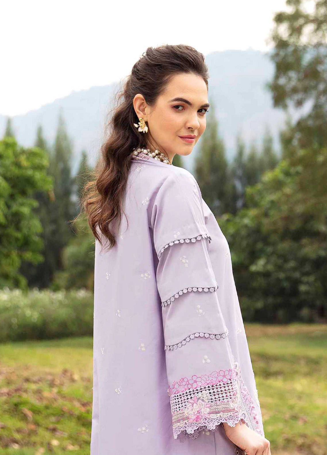 Sable Vogue Luxury Embroidered Lawn 3 Piece Unstitched Suit SV24LL-10 ASTER Sable Vogue Luxury Embroidered Lawn 3 Piece Unstitched Suit SV24LL-10 ASTER