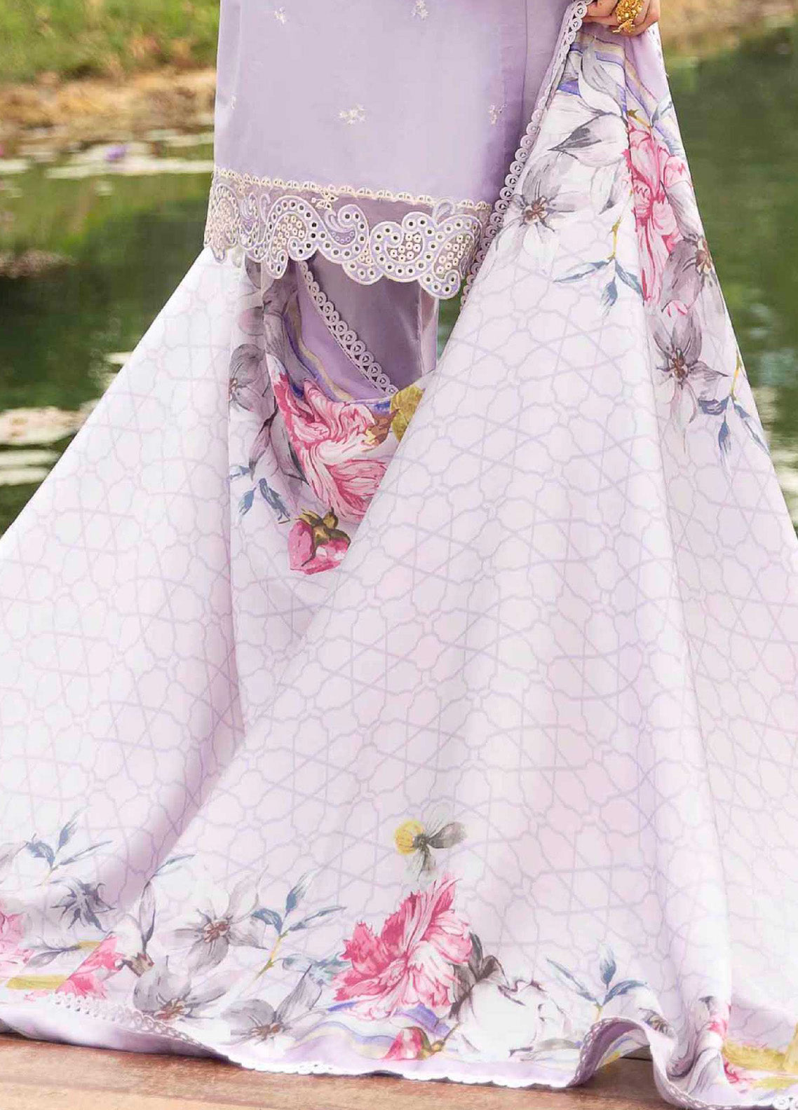 Sable Vogue Luxury Embroidered Lawn 3 Piece Unstitched Suit SV24LL-10 ASTER Sable Vogue Luxury Embroidered Lawn 3 Piece Unstitched Suit SV24LL-10 ASTER