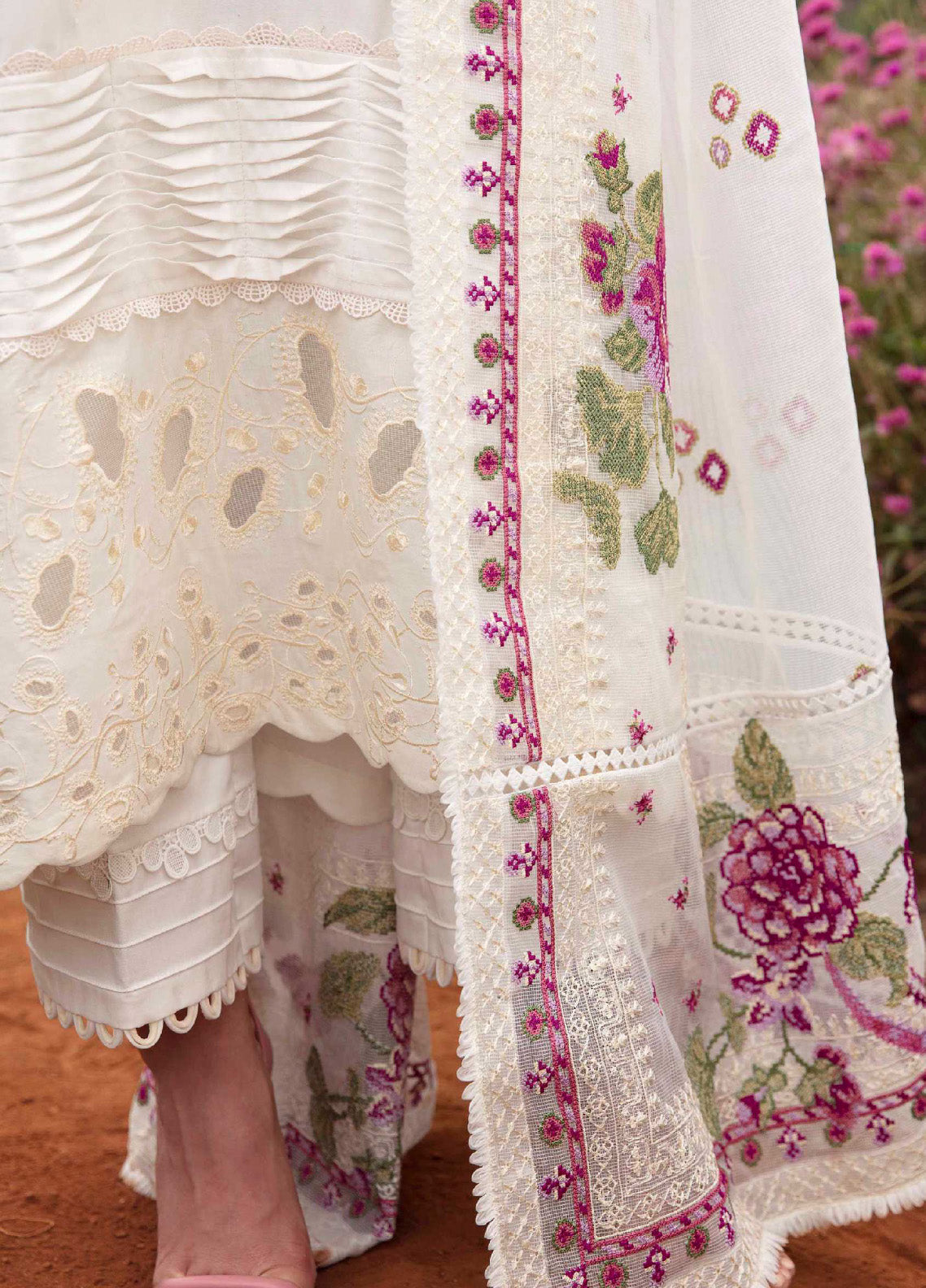 Sable Vogue Luxury Embroidered Lawn 3 Piece Unstitched Suit SV24LL-12 LYRA Sable Vogue Luxury Embroidered Lawn 3 Piece Unstitched Suit SV24LL-12 LYRA