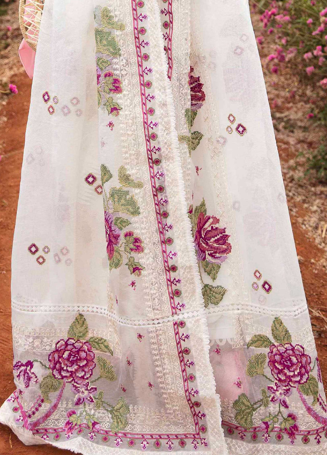 Sable Vogue Luxury Embroidered Lawn 3 Piece Unstitched Suit SV24LL-12 LYRA Sable Vogue Luxury Embroidered Lawn 3 Piece Unstitched Suit SV24LL-12 LYRA