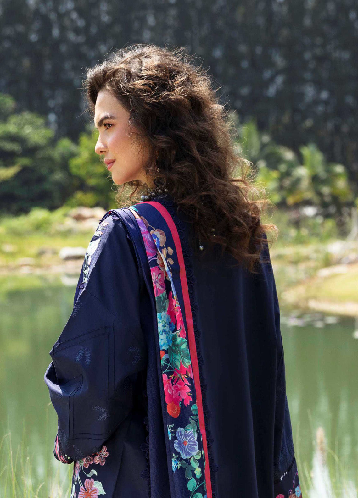 Sable Vogue Luxury Embroidered Lawn 3 Piece Unstitched Suit SV24LL-13 BLOSSOM Sable Vogue Luxury Embroidered Lawn 3 Piece Unstitched Suit SV24LL-13 BLOSSOM