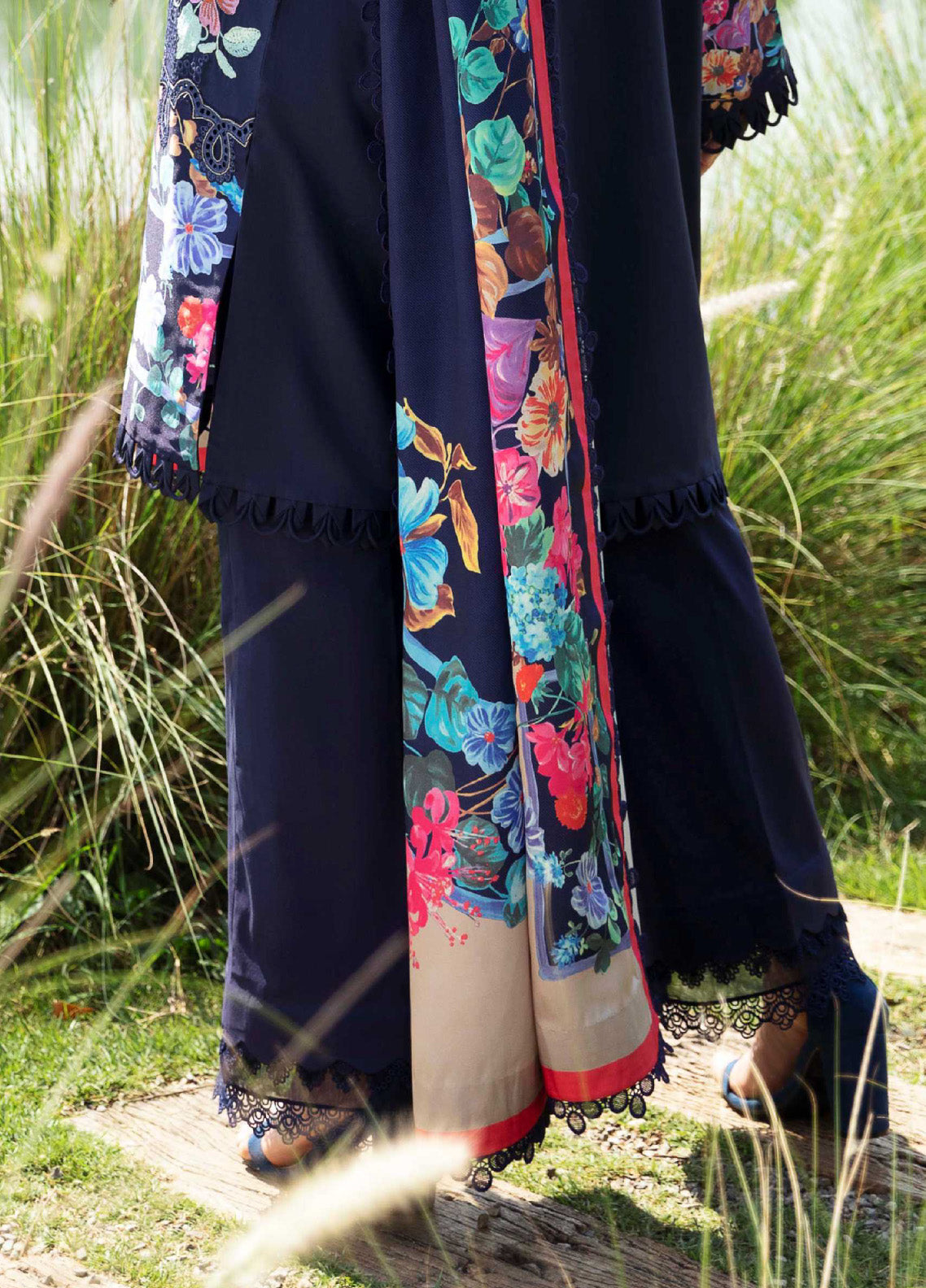 Sable Vogue Luxury Embroidered Lawn 3 Piece Unstitched Suit SV24LL-13 BLOSSOM Sable Vogue Luxury Embroidered Lawn 3 Piece Unstitched Suit SV24LL-13 BLOSSOM