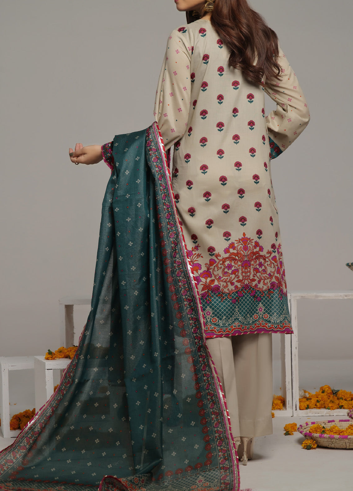 Sufina's By VS Textile Printed Lawn With Zari Dupatta 3 Piece Unstitched Suit VS24SPLZD-391 Sufina's By VS Textile Printed Lawn With Zari Dupatta 3 Piece Unstitched Suit VS24SPLZD-391