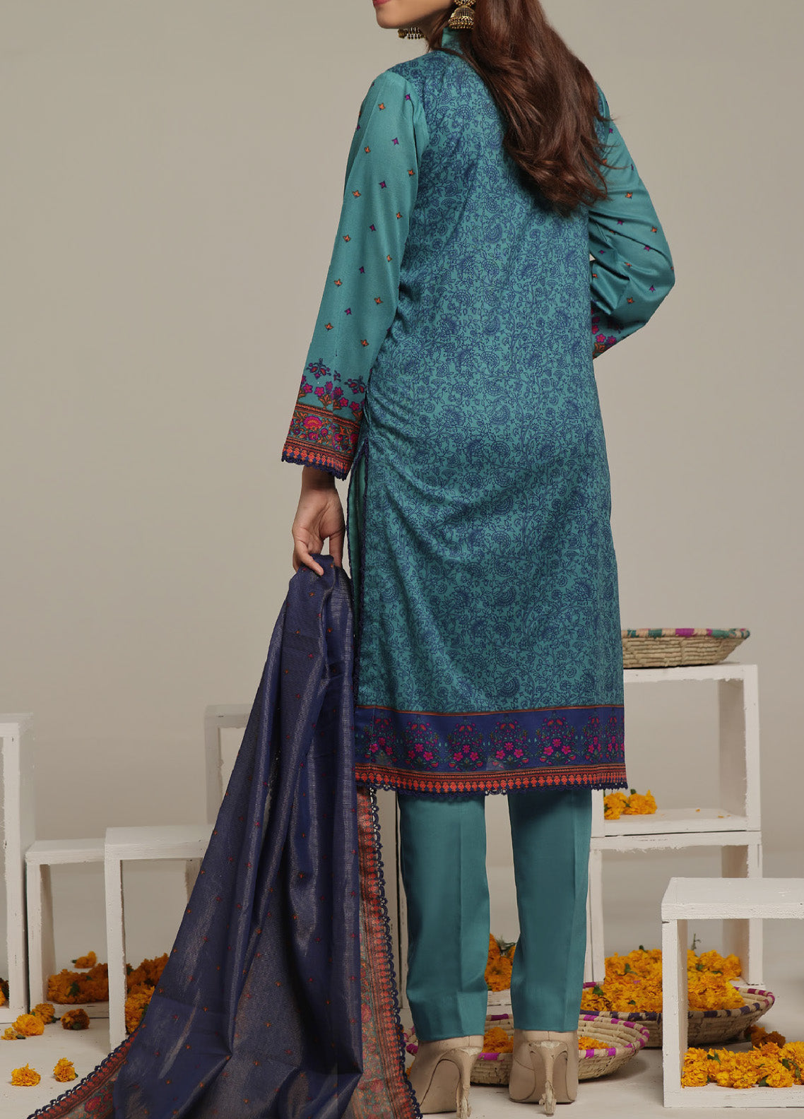 Sufina's By VS Textile Printed Lawn With Zari Dupatta 3 Piece Unstitched Suit VS24SPLZD-392 Sufina's By VS Textile Printed Lawn With Zari Dupatta 3 Piece Unstitched Suit VS24SPLZD-392