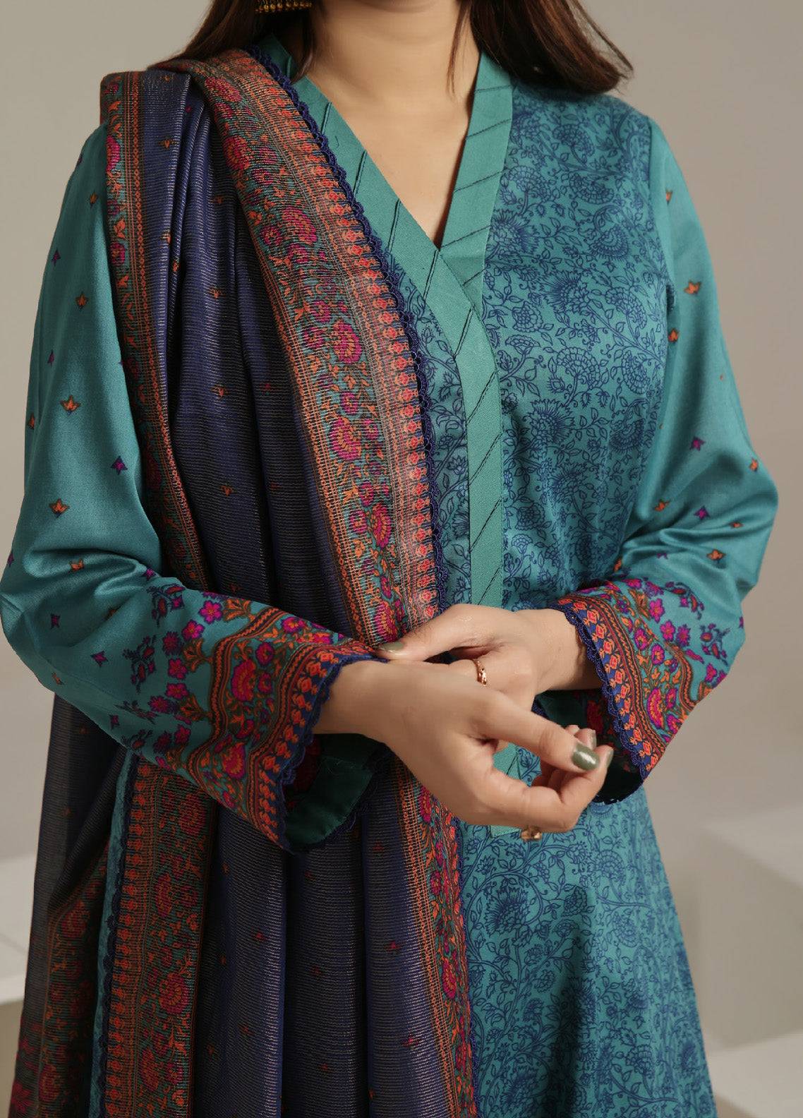 Sufina's By VS Textile Printed Lawn With Zari Dupatta 3 Piece Unstitched Suit VS24SPLZD-392 Sufina's By VS Textile Printed Lawn With Zari Dupatta 3 Piece Unstitched Suit VS24SPLZD-392