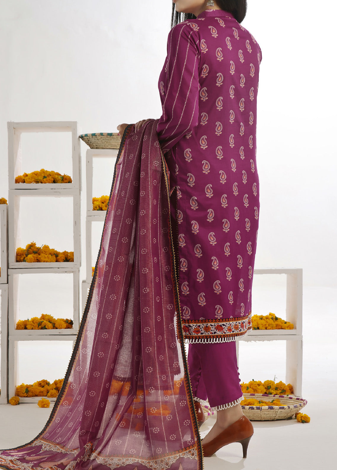 Sufina's By VS Textile Printed Lawn With Zari Dupatta 3 Piece Unstitched Suit VS24SPLZD-393 Sufina's By VS Textile Printed Lawn With Zari Dupatta 3 Piece Unstitched Suit VS24SPLZD-393