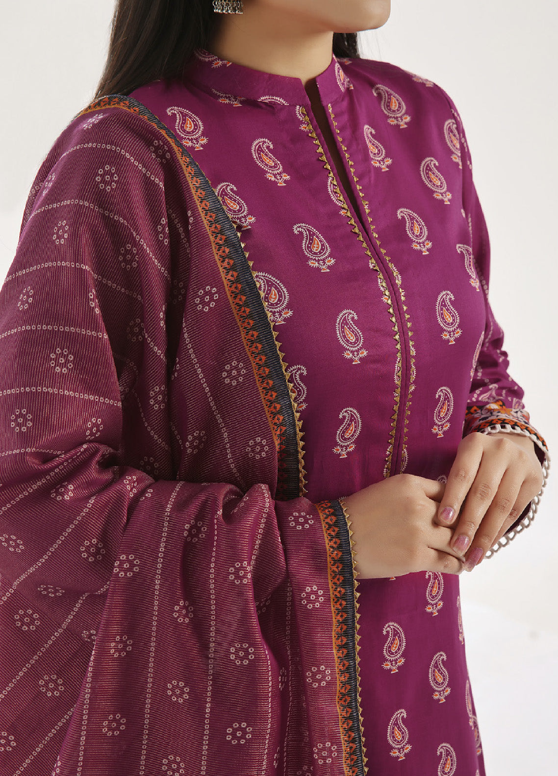 Sufina's By VS Textile Printed Lawn With Zari Dupatta 3 Piece Unstitched Suit VS24SPLZD-393 Sufina's By VS Textile Printed Lawn With Zari Dupatta 3 Piece Unstitched Suit VS24SPLZD-393