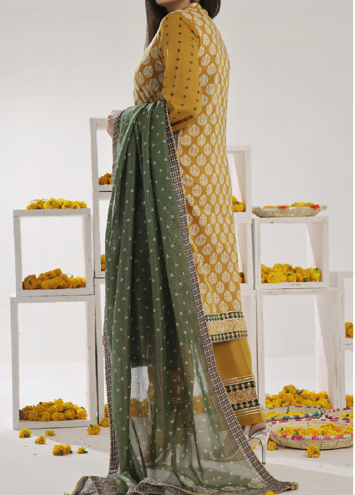 Sufina's By VS Textile Printed Lawn With Zari Dupatta 3 Piece Unstitched Suit VS24SPLZD-395 Sufina's By VS Textile Printed Lawn With Zari Dupatta 3 Piece Unstitched Suit VS24SPLZD-395