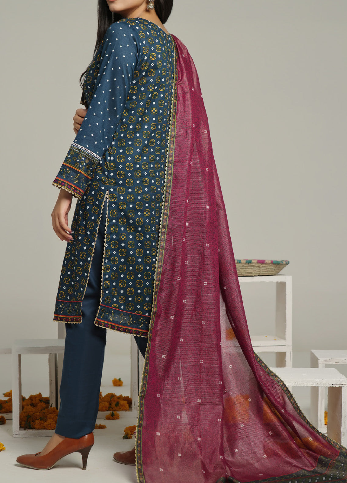 Sufina's By VS Textile Printed Lawn With Zari Dupatta 3 Piece Unstitched Suit VS24SPLZD-396 Sufina's By VS Textile Printed Lawn With Zari Dupatta 3 Piece Unstitched Suit VS24SPLZD-396