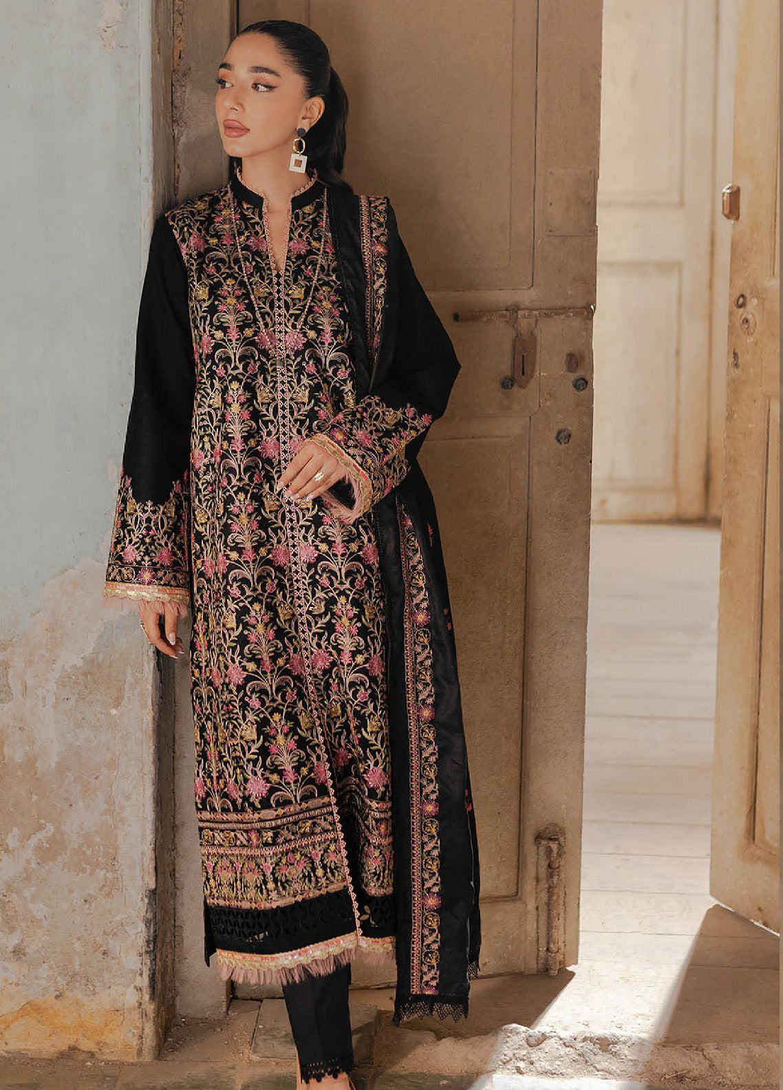 Summer Breeze By Rajbari Embroidered Lawn 3 Piece Unstitched Suit RB24SBEE-1A Summer Breeze By Rajbari Embroidered Lawn 3 Piece Unstitched Suit RB24SBEE-1A