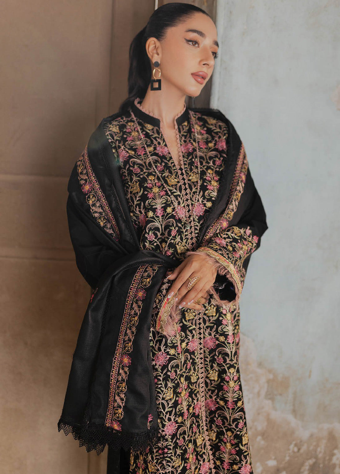 Summer Breeze By Rajbari Embroidered Lawn 3 Piece Unstitched Suit RB24SBEE-1A Summer Breeze By Rajbari Embroidered Lawn 3 Piece Unstitched Suit RB24SBEE-1A