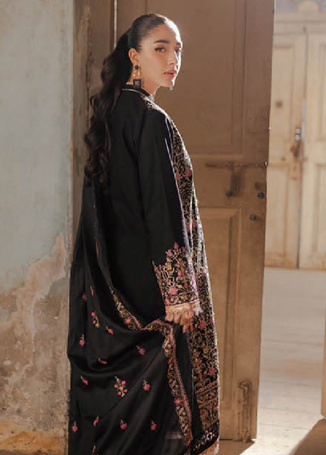 Summer Breeze By Rajbari Embroidered Lawn 3 Piece Unstitched Suit RB24SBEE-1A Summer Breeze By Rajbari Embroidered Lawn 3 Piece Unstitched Suit RB24SBEE-1A