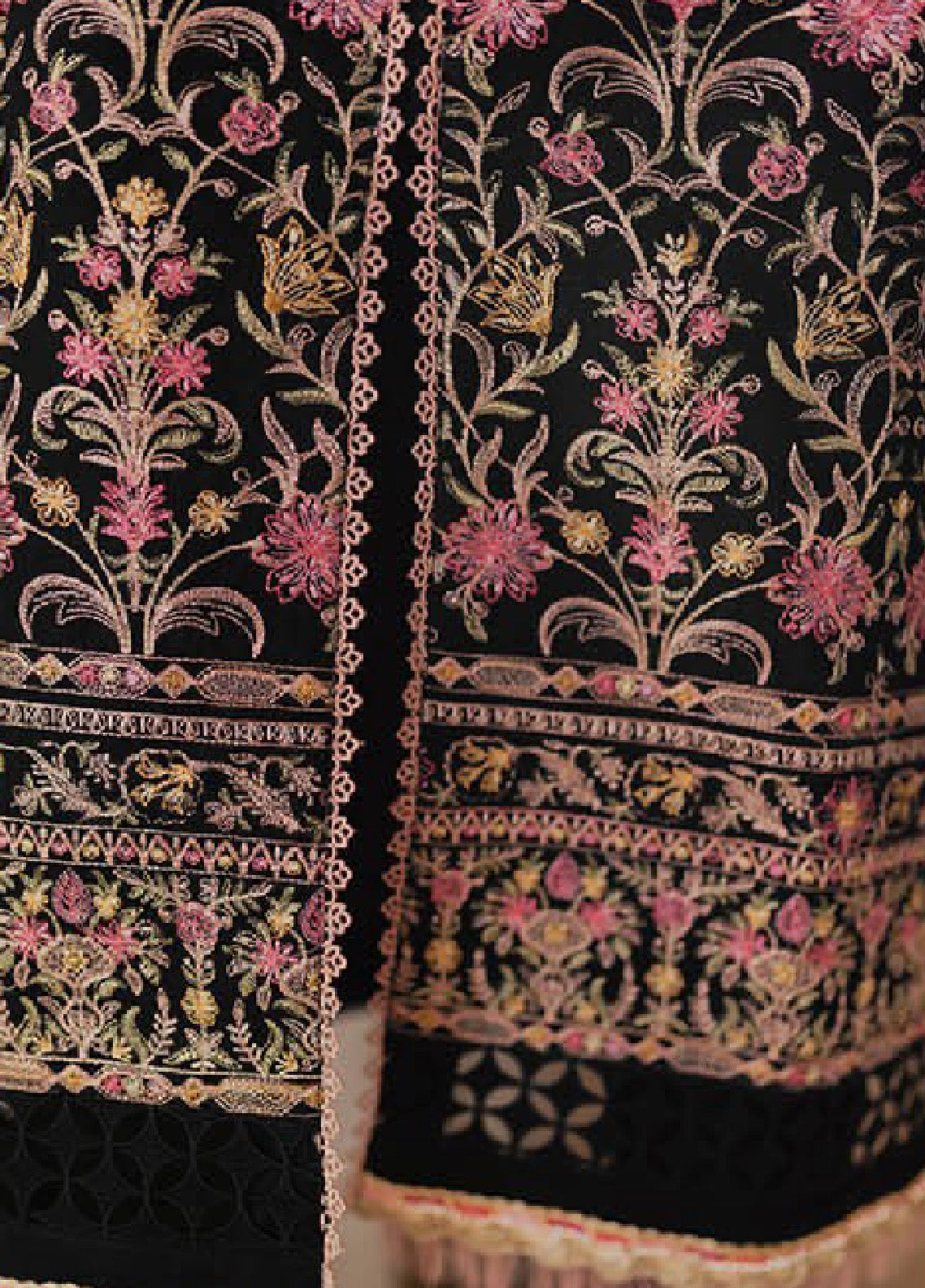 Summer Breeze By Rajbari Embroidered Lawn 3 Piece Unstitched Suit RB24SBEE-1A Summer Breeze By Rajbari Embroidered Lawn 3 Piece Unstitched Suit RB24SBEE-1A