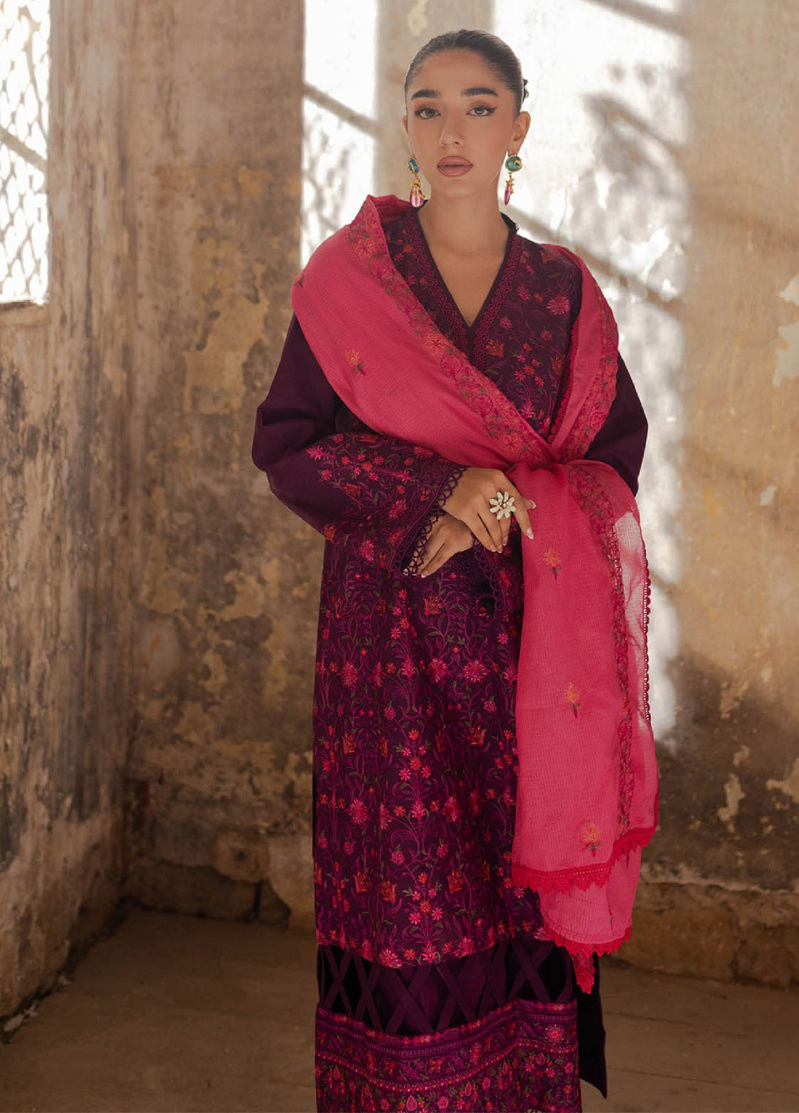 Summer Breeze By Rajbari Embroidered Lawn 3 Piece Unstitched Suit RB24SBEE-1B Summer Breeze By Rajbari Embroidered Lawn 3 Piece Unstitched Suit RB24SBEE-1B