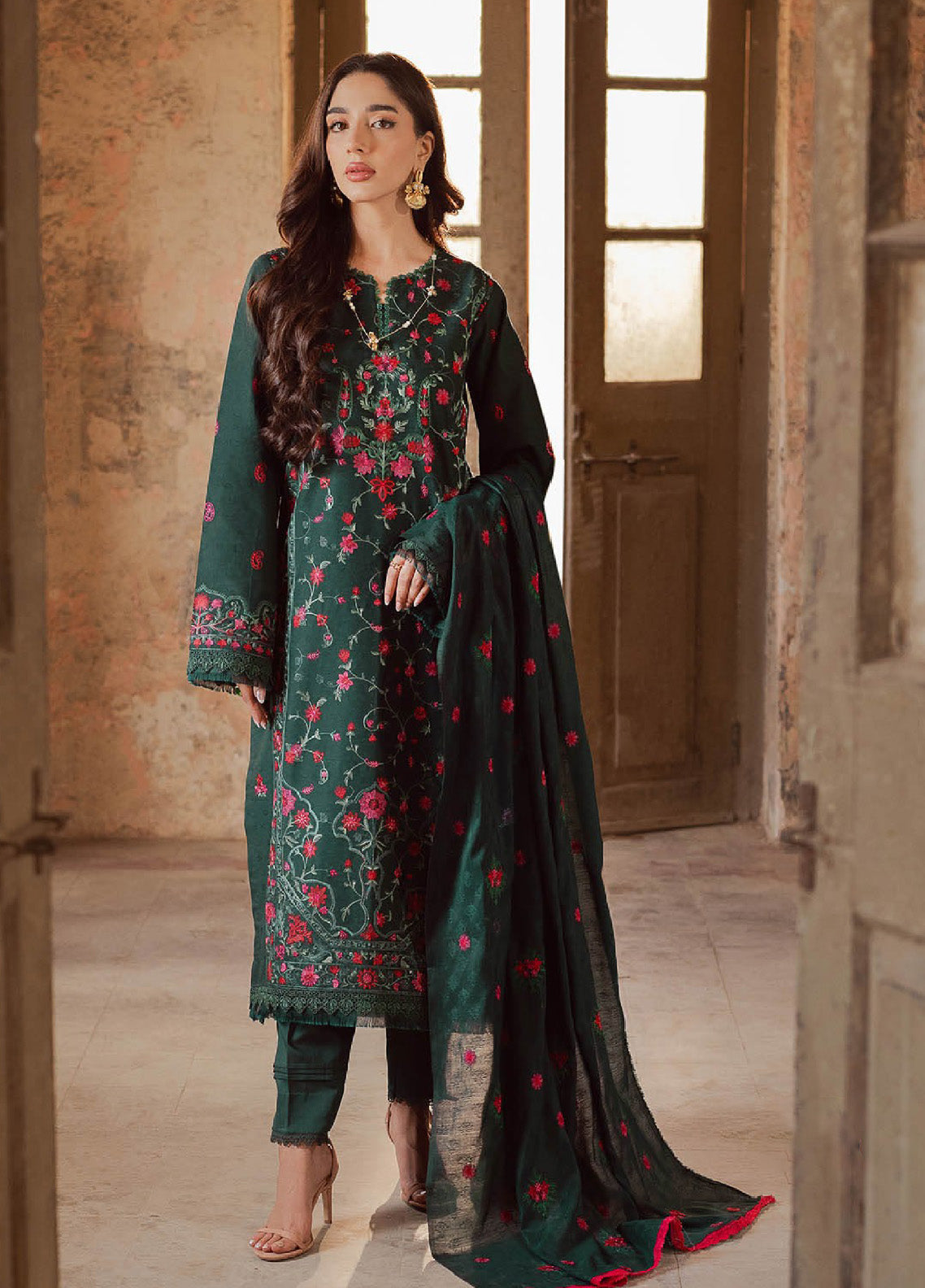 Summer Breeze By Rajbari Embroidered Lawn 3 Piece Unstitched Suit RB24SBEE-3B Summer Breeze By Rajbari Embroidered Lawn 3 Piece Unstitched Suit RB24SBEE-3B