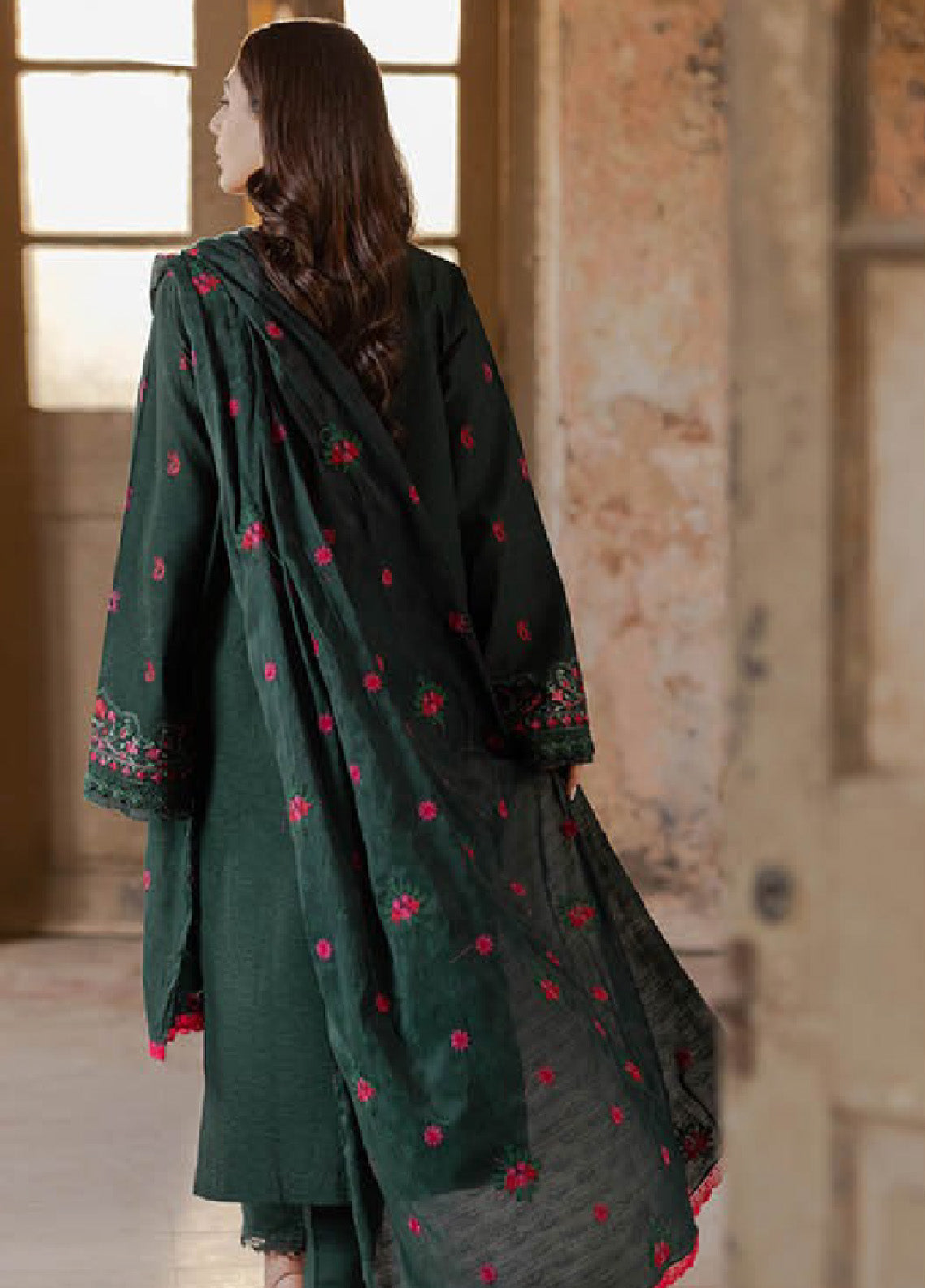 Summer Breeze By Rajbari Embroidered Lawn 3 Piece Unstitched Suit RB24SBEE-3B Summer Breeze By Rajbari Embroidered Lawn 3 Piece Unstitched Suit RB24SBEE-3B