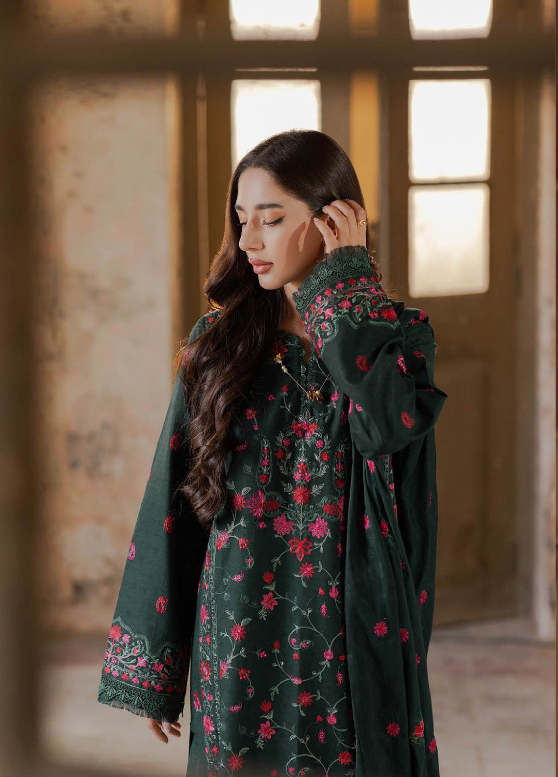 Summer Breeze By Rajbari Embroidered Lawn 3 Piece Unstitched Suit RB24SBEE-3B Summer Breeze By Rajbari Embroidered Lawn 3 Piece Unstitched Suit RB24SBEE-3B