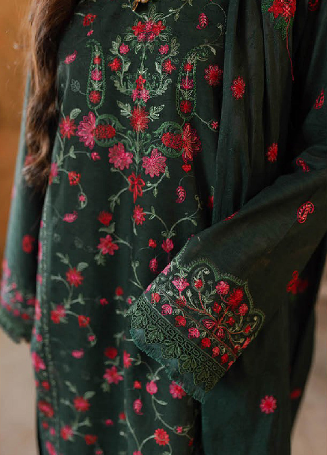 Summer Breeze By Rajbari Embroidered Lawn 3 Piece Unstitched Suit RB24SBEE-3B Summer Breeze By Rajbari Embroidered Lawn 3 Piece Unstitched Suit RB24SBEE-3B