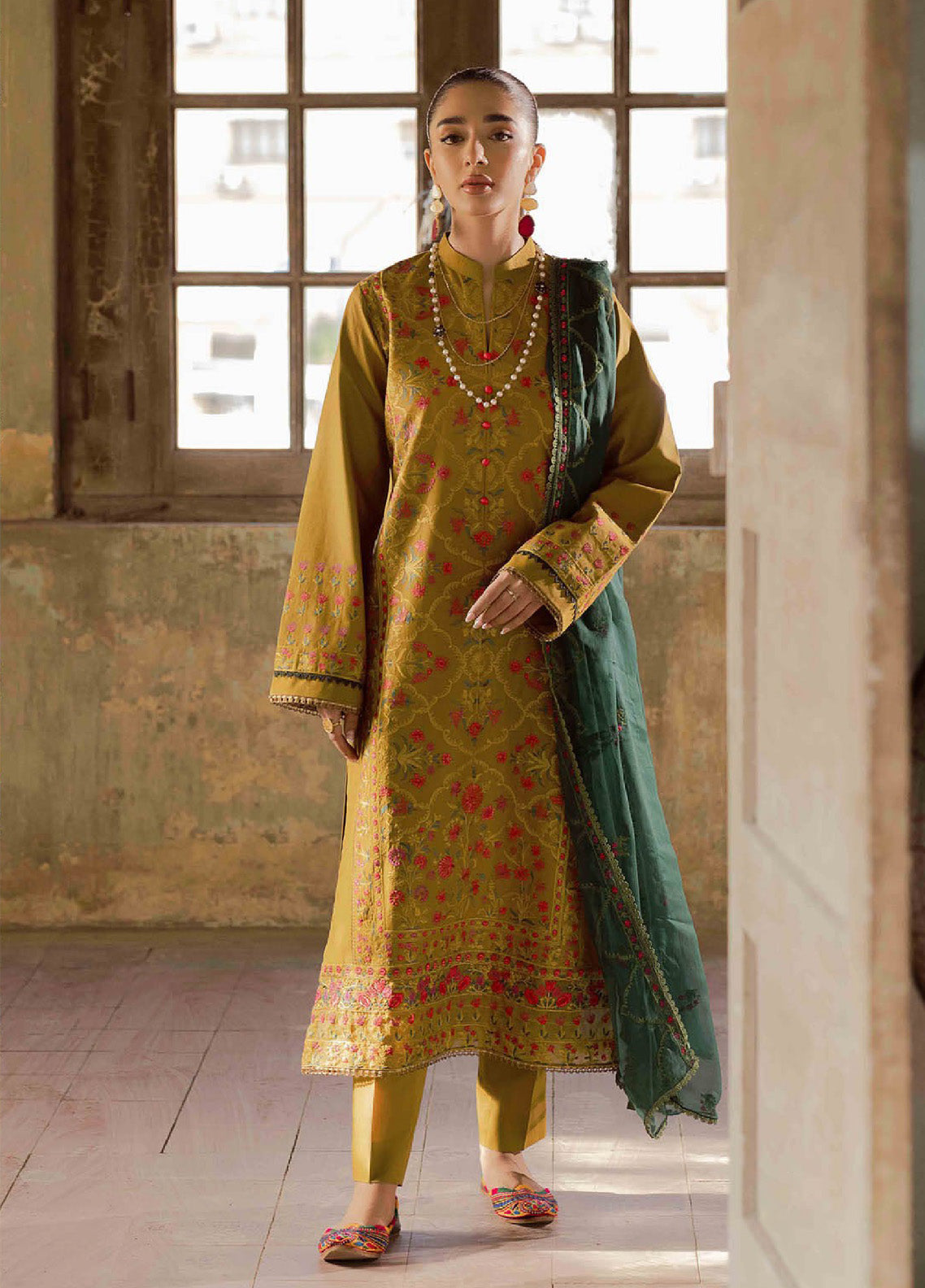 Summer Breeze By Rajbari Embroidered Lawn 3 Piece Unstitched Suit RB24SBEE-4B Summer Breeze By Rajbari Embroidered Lawn 3 Piece Unstitched Suit RB24SBEE-4B