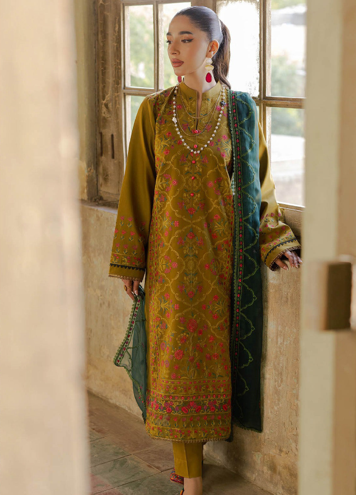 Summer Breeze By Rajbari Embroidered Lawn 3 Piece Unstitched Suit RB24SBEE-4B Summer Breeze By Rajbari Embroidered Lawn 3 Piece Unstitched Suit RB24SBEE-4B