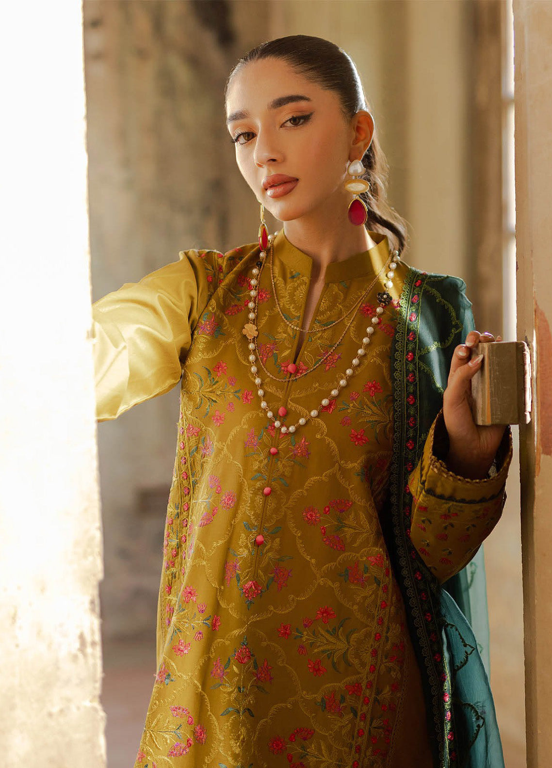Summer Breeze By Rajbari Embroidered Lawn 3 Piece Unstitched Suit RB24SBEE-4B Summer Breeze By Rajbari Embroidered Lawn 3 Piece Unstitched Suit RB24SBEE-4B