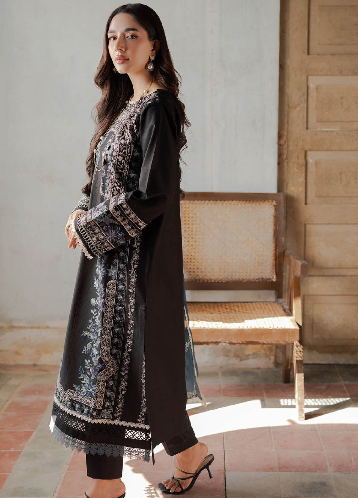 Summer Breeze By Rajbari Embroidered Lawn 3 Piece Unstitched Suit RB24SBEE-5B Summer Breeze By Rajbari Embroidered Lawn 3 Piece Unstitched Suit RB24SBEE-5B