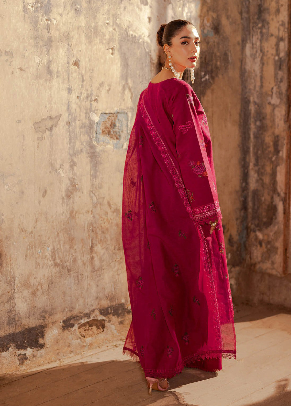 Summer Breeze By Rajbari Embroidered Lawn 3 Piece Unstitched Suit RB24SBEE-6B Summer Breeze By Rajbari Embroidered Lawn 3 Piece Unstitched Suit RB24SBEE-6B