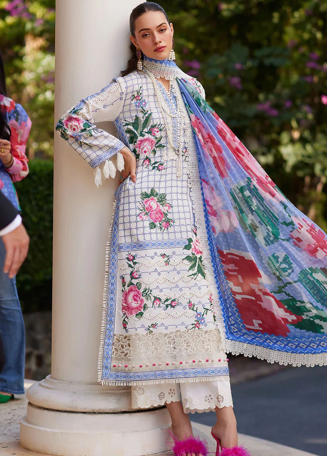 Te Amo By Mushq Embroidered Luxury Lawn 3 Piece Unstitched Suit MQ24TAL D-07 BELLA BELLEZA Te Amo By Mushq Embroidered Luxury Lawn 3 Piece Unstitched Suit MQ24TAL D-07 BELLA BELLEZA