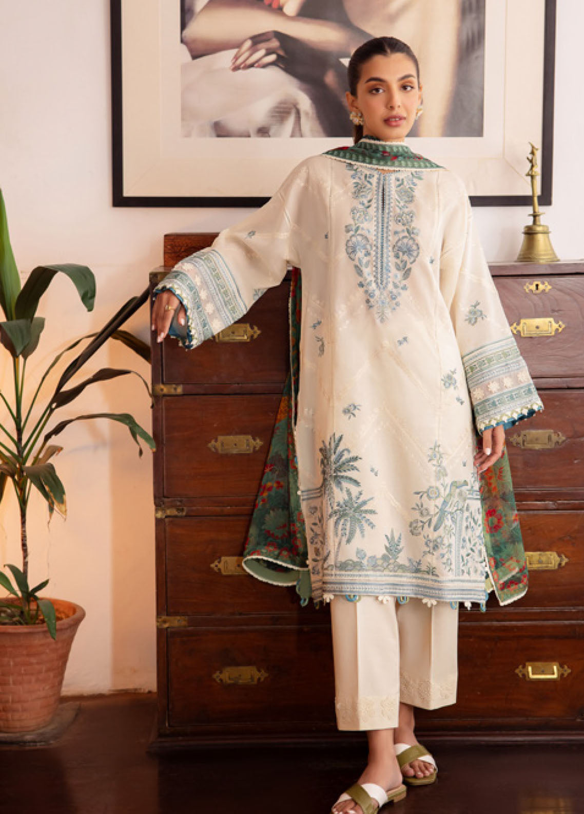Zaha By Khadija Shah Embroidered Lawn 3 Piece Unstitched Suit ZH24EL D-5A Zaha By Khadija Shah Embroidered Lawn 3 Piece Unstitched Suit ZH24EL D-5A