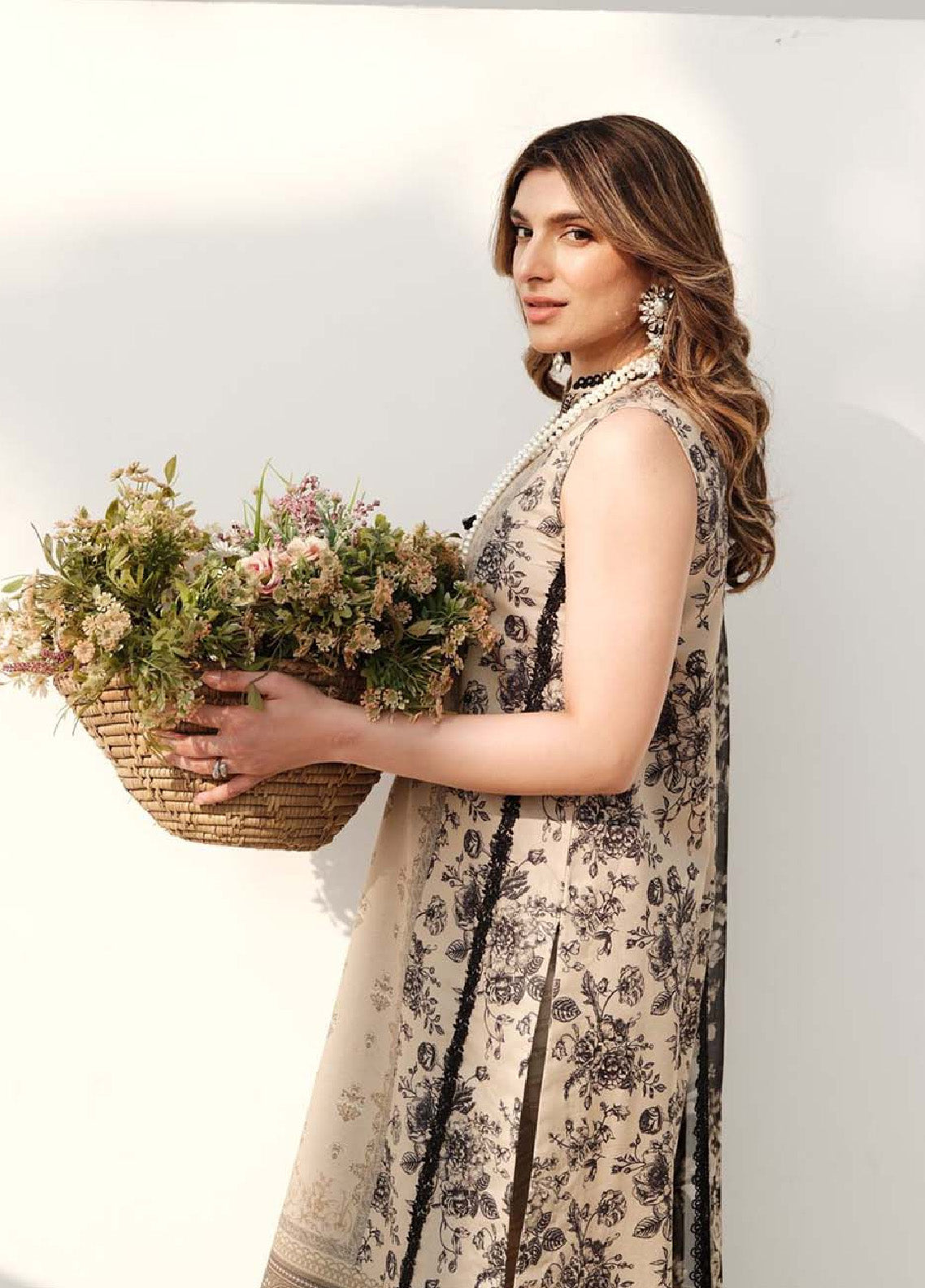 Zarqash Embroidered Luxe Lawn 3 Piece Unstitched Suit ZQ24LL 01 Zarqash Embroidered Luxe Lawn 3 Piece Unstitched Suit ZQ24LL 01