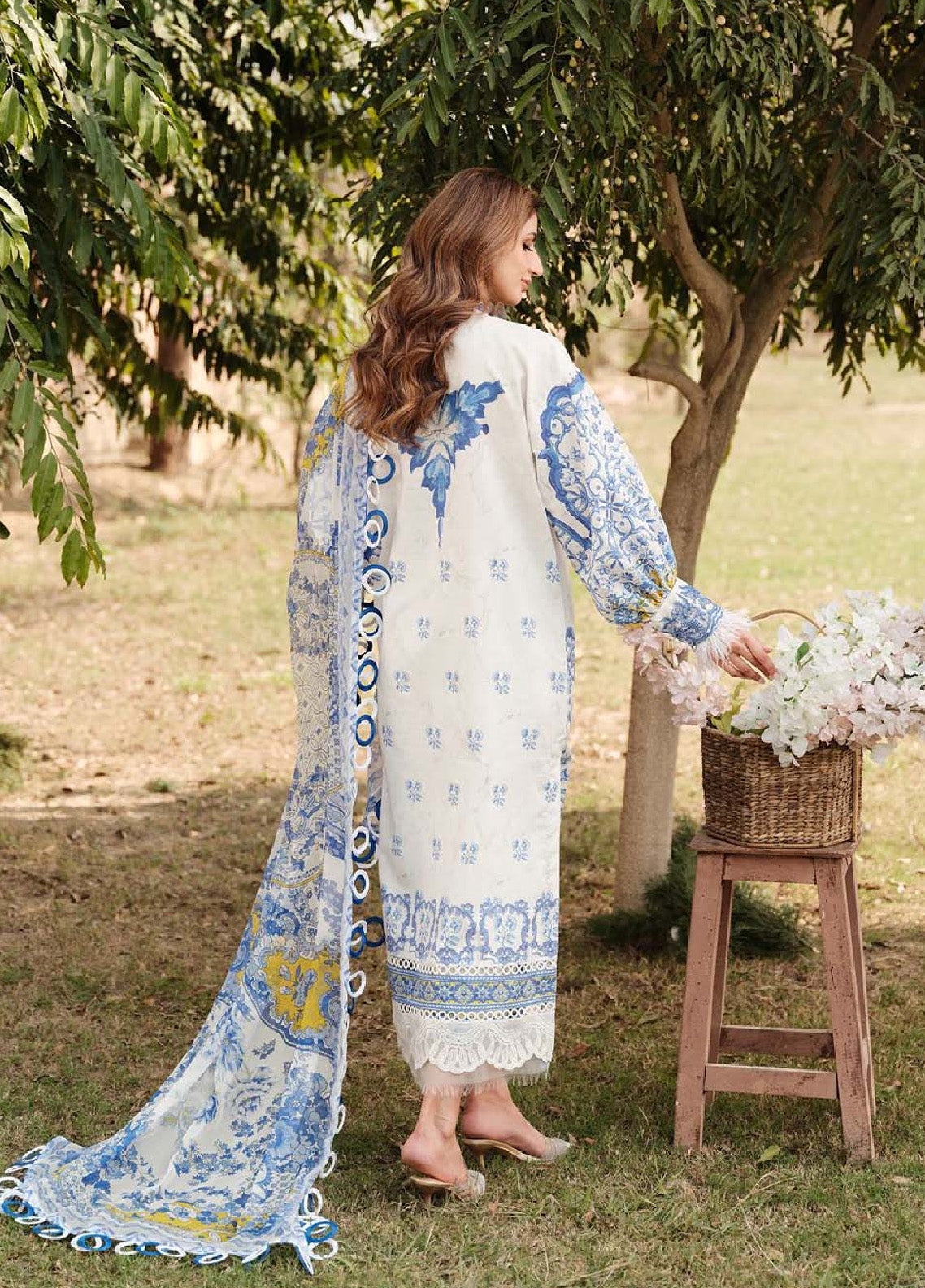Zarqash Embroidered Luxe Lawn 3 Piece Unstitched Suit ZQ24LL 07 Zarqash Embroidered Luxe Lawn 3 Piece Unstitched Suit ZQ24LL 07