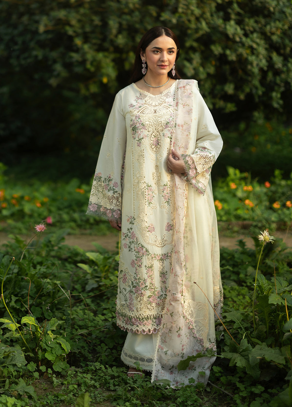 Elaf Premium Luxury Lawn 3 Piece Unstitched Suit EF26LLV2 D-ELQ-7B SWEET TALK