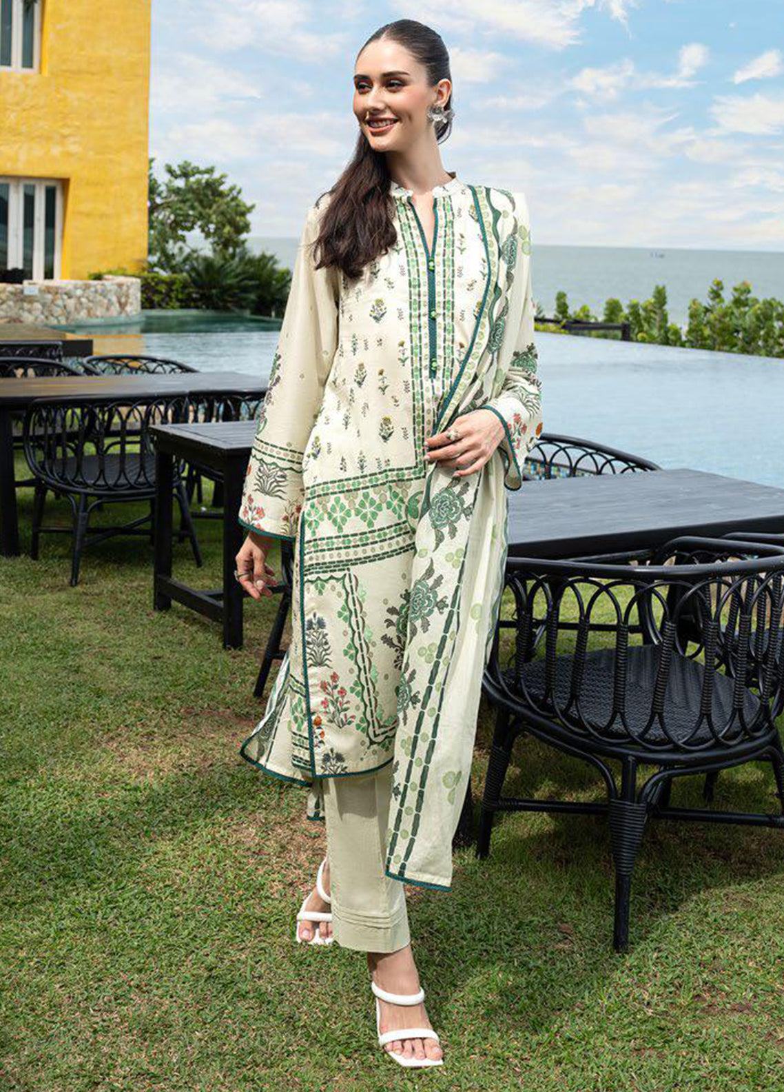 Floral Blush By Gul Ahmed Printed Lawn 3 Piece Unstitched Suit GA26FB D-CL-62079B