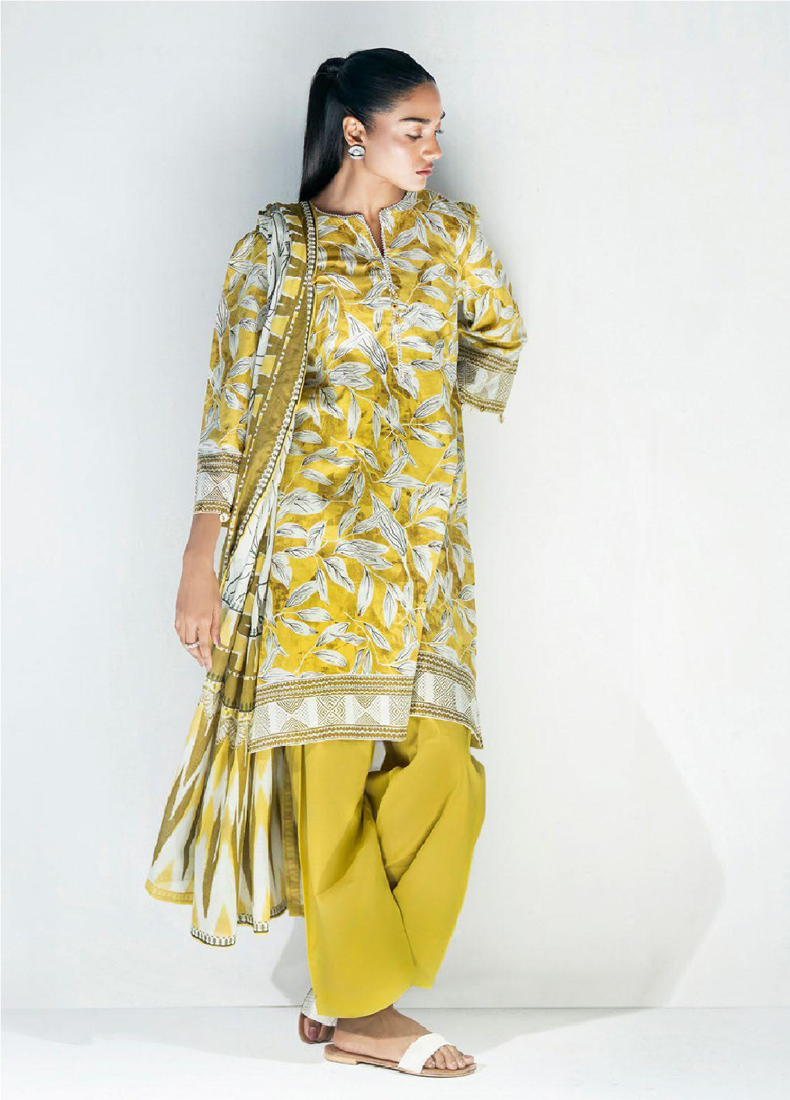 Gul Ahmed Embroidered Lawn 3 Piece Unstitched Suit GA26SEL D-CL-62297B