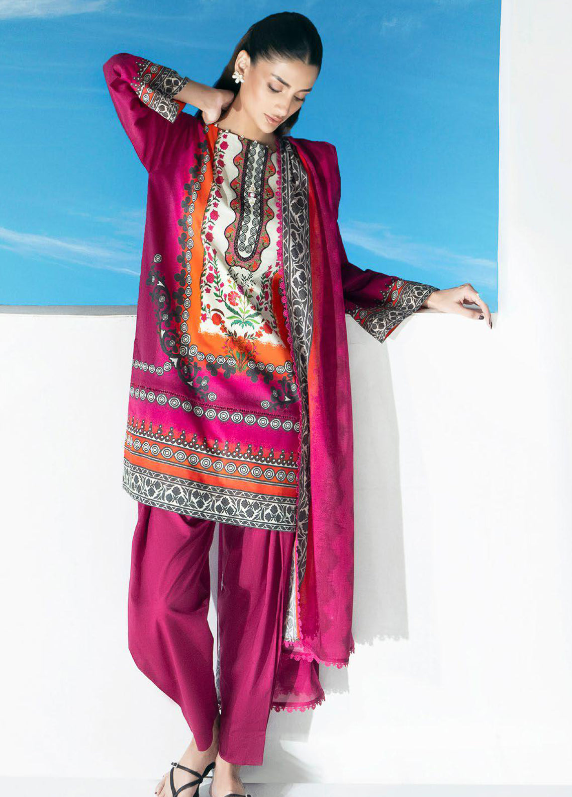 Gul Ahmed Embroidered Lawn 3 Piece Unstitched Suit GA26SEL D-CL-62304