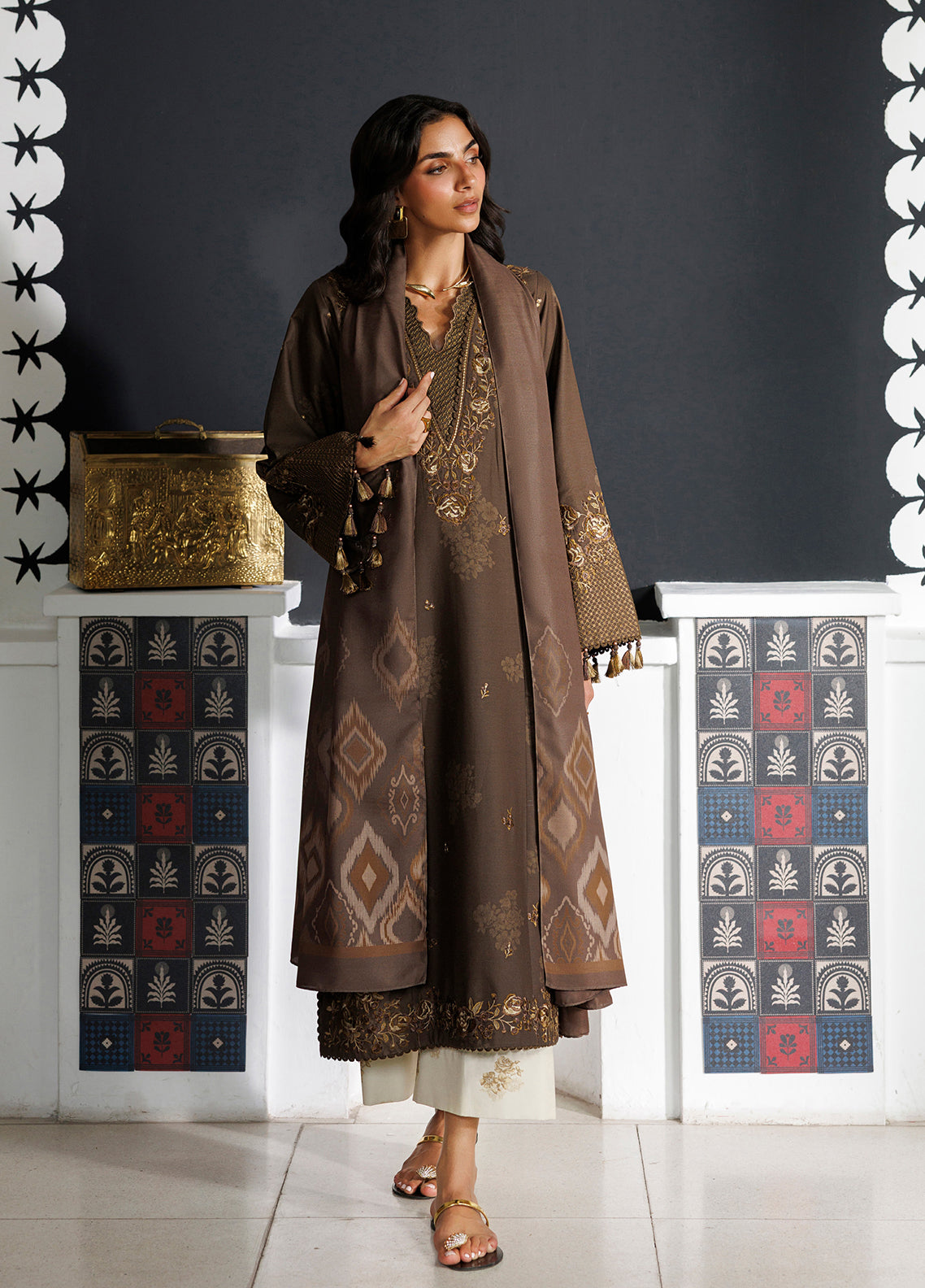 Iznik Embroidered Viscose Linen 3 Piece Unstitched Suit IZ26PFV D-IPF-25