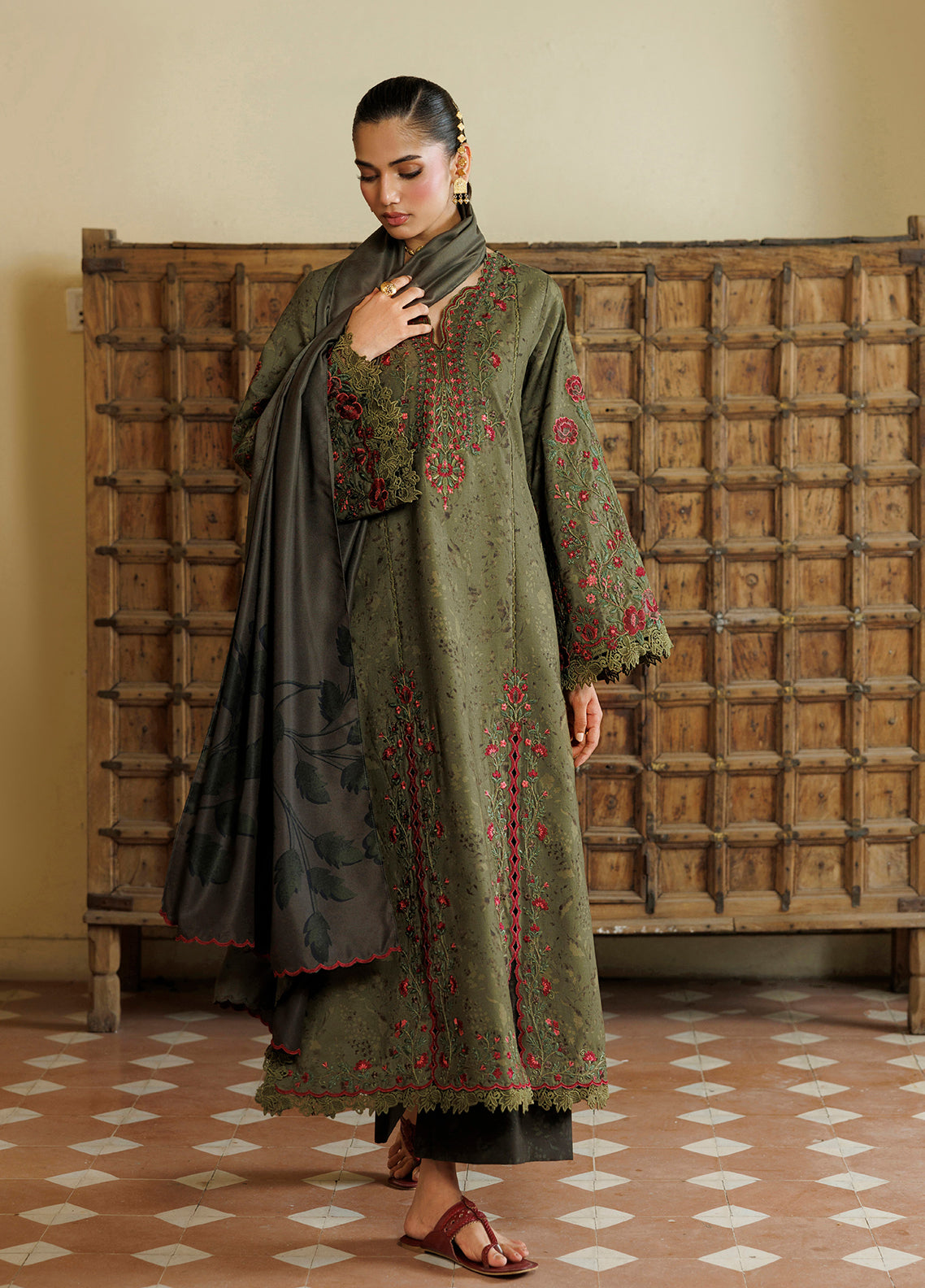 Iznik Embroidered Viscose Linen 3 Piece Unstitched Suit IZ26PFV D-IPF-27
