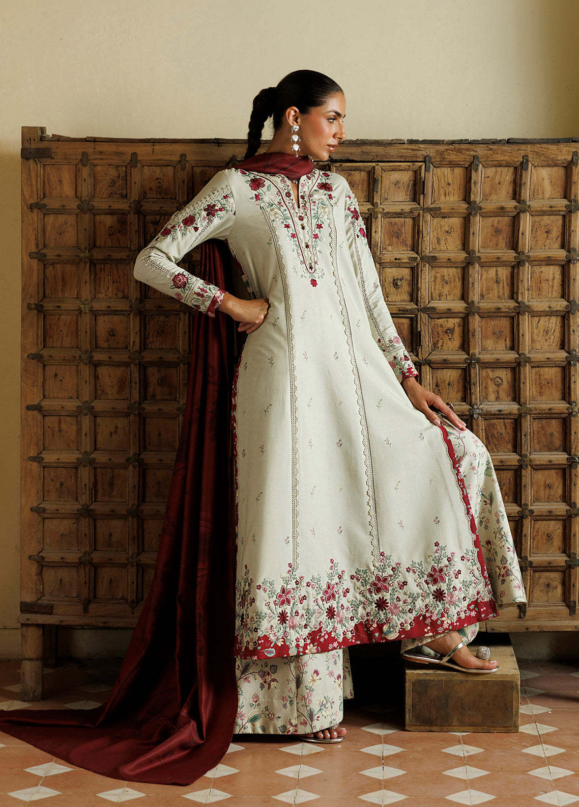 Iznik Embroidered Viscose Linen 3 Piece Unstitched Suit IZ26PFV D-IPF-28