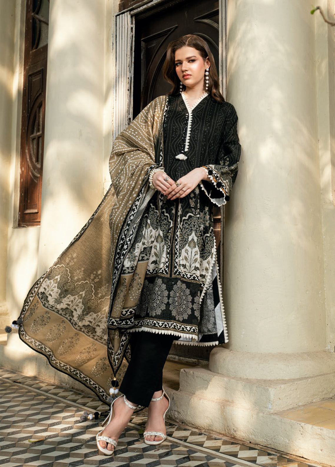 Noir & Blanc By Gul Ahmed Printed Lawn 3 Piece Unstitched Suit GA26NB-WB D-CH-62019
