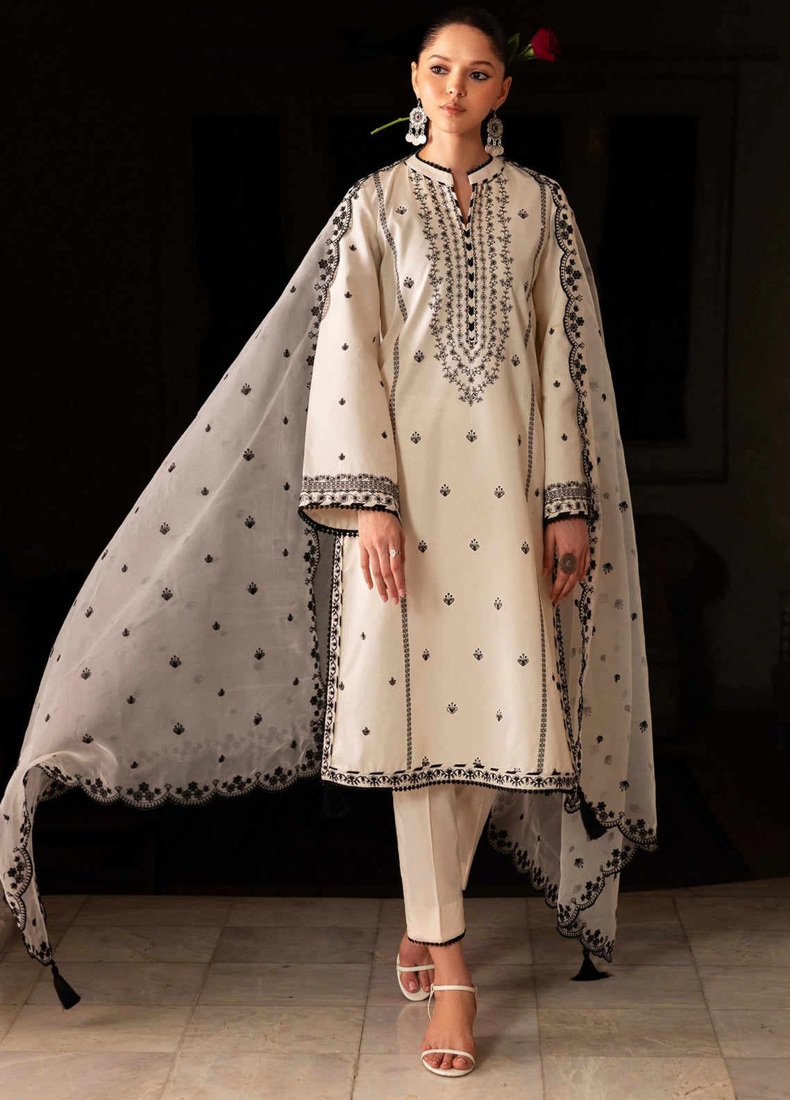 Zarif Embroidered Lawn 3 Piece Unstitched Suit ZF26SL D-03 YARA