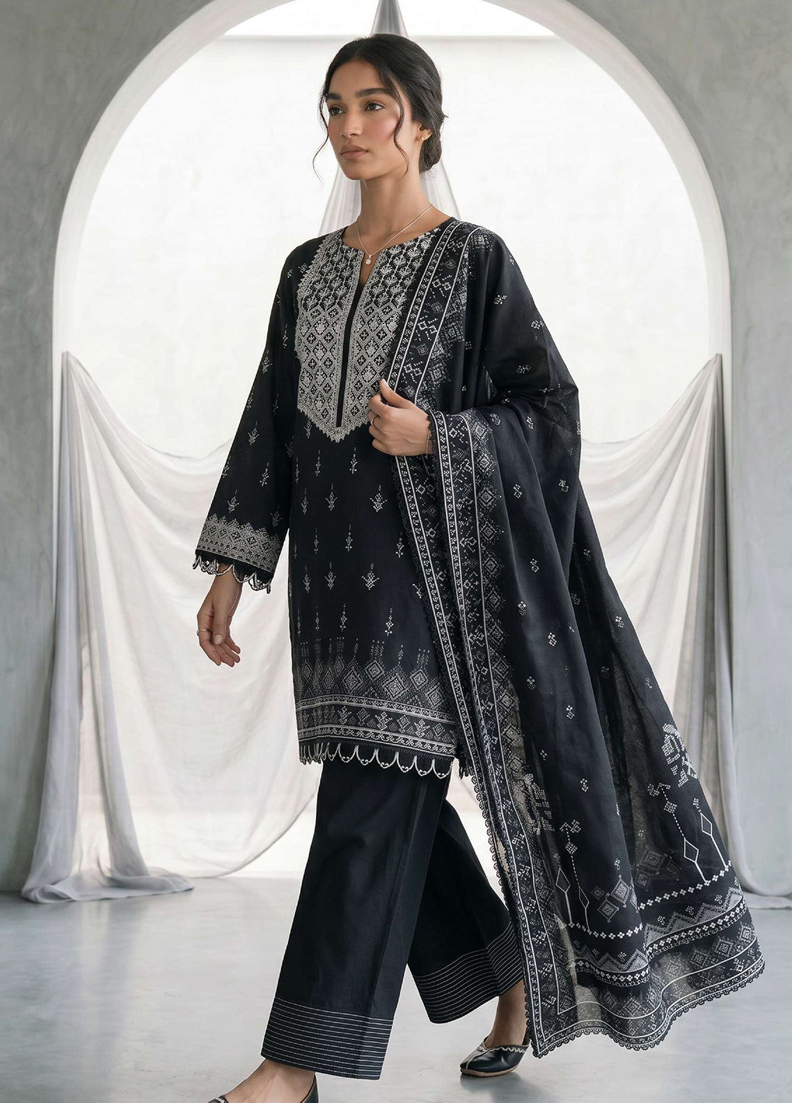 Zellbury Embroidered Lawn 2 Piece Unstitched Shirt Dupatta WUS26E21067