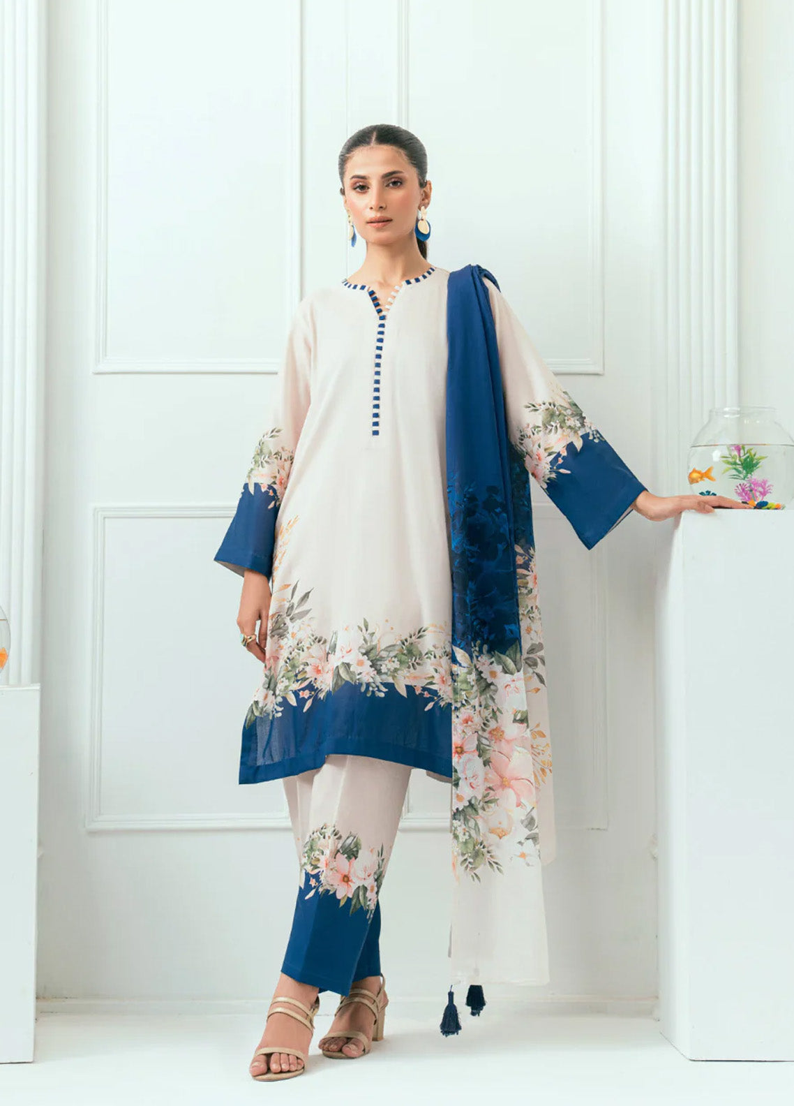 Amal By Minha Luxury Printed Lawn 3 Piece Unstitched Suit AM25MLL AM-09