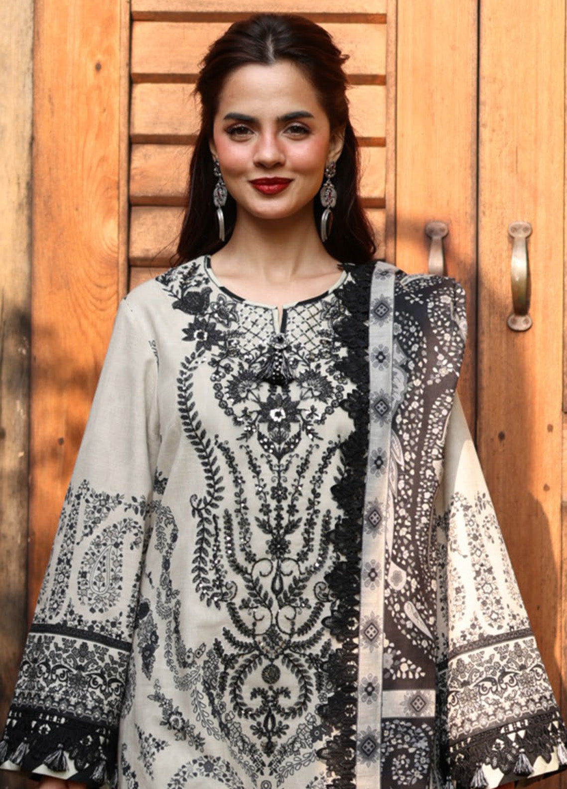 Asim Jofa Embroidered Khaddar Winter 3 Piece Unstitched Suit AJ24UW AJUW-04