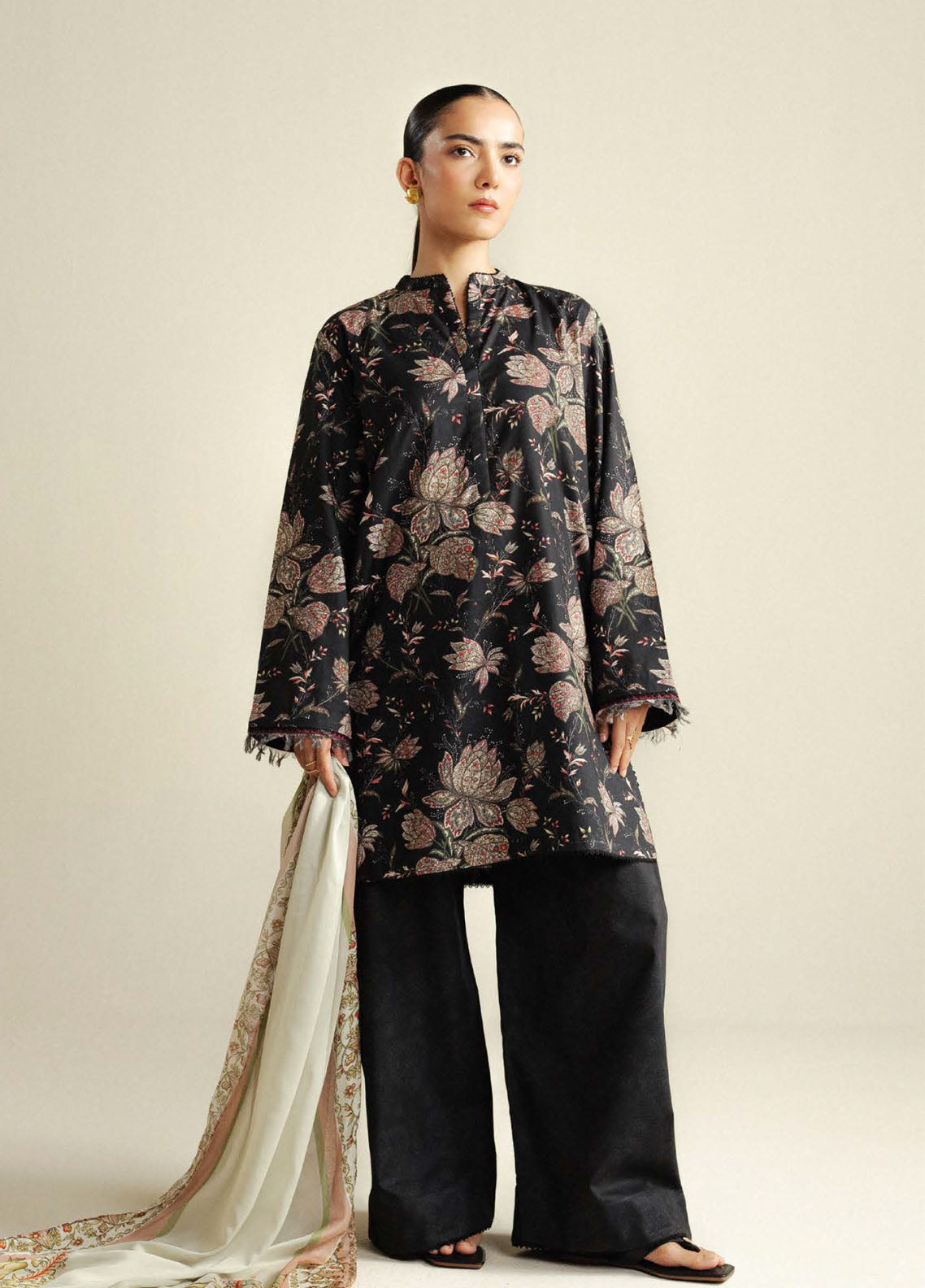 Coco Prints By Zara Shahjahan Printed Cambric 3 Piece Unstitched Suit CZS25PD4 D-8B DAISY