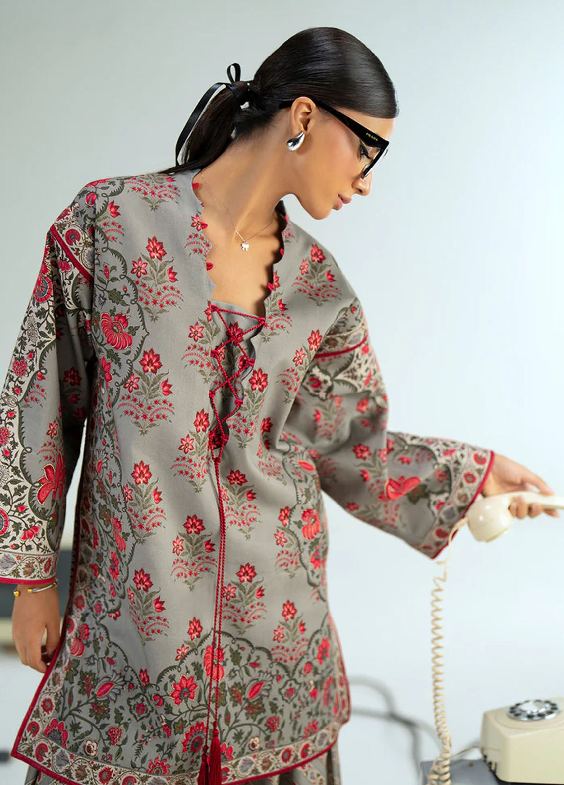 Joolie Prints By Saira Rizwan  Printed Cambric 3 Piece Unstitched Suit SR25JP D-03 SILVER LINING
