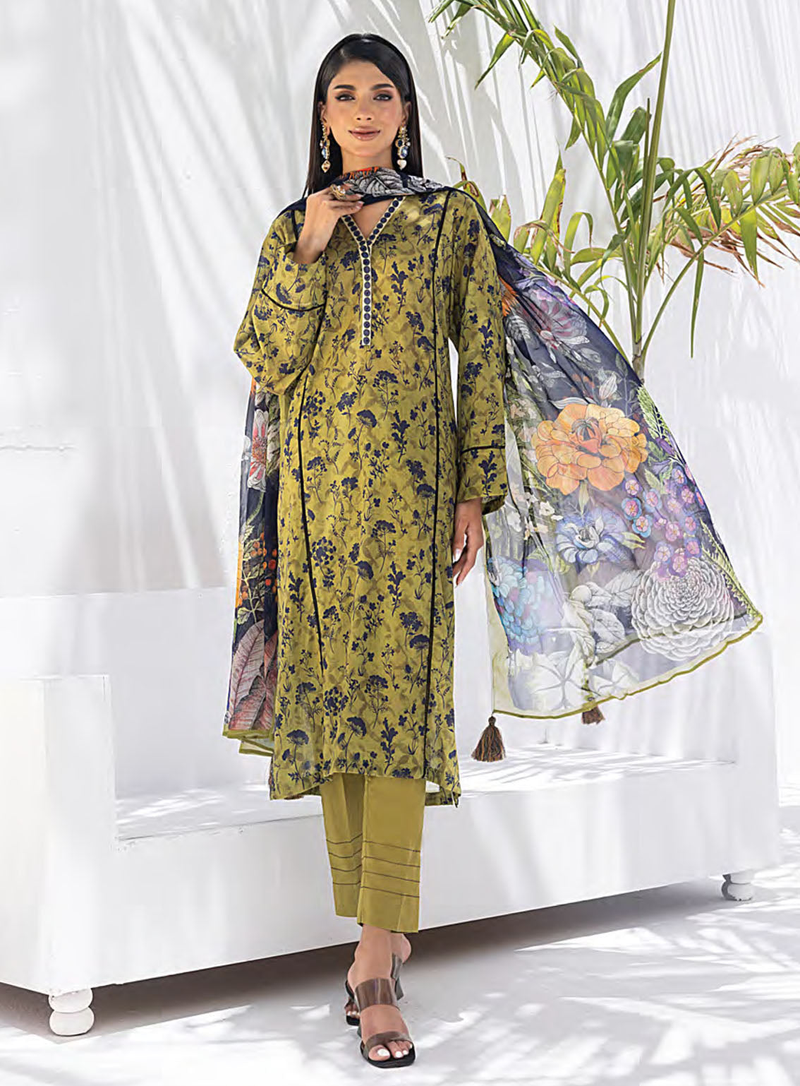 Komal Signature Prints By Lakhany Printed Lawn 3 Piece Unstitched Suit LSM24KS LG-MM-0102